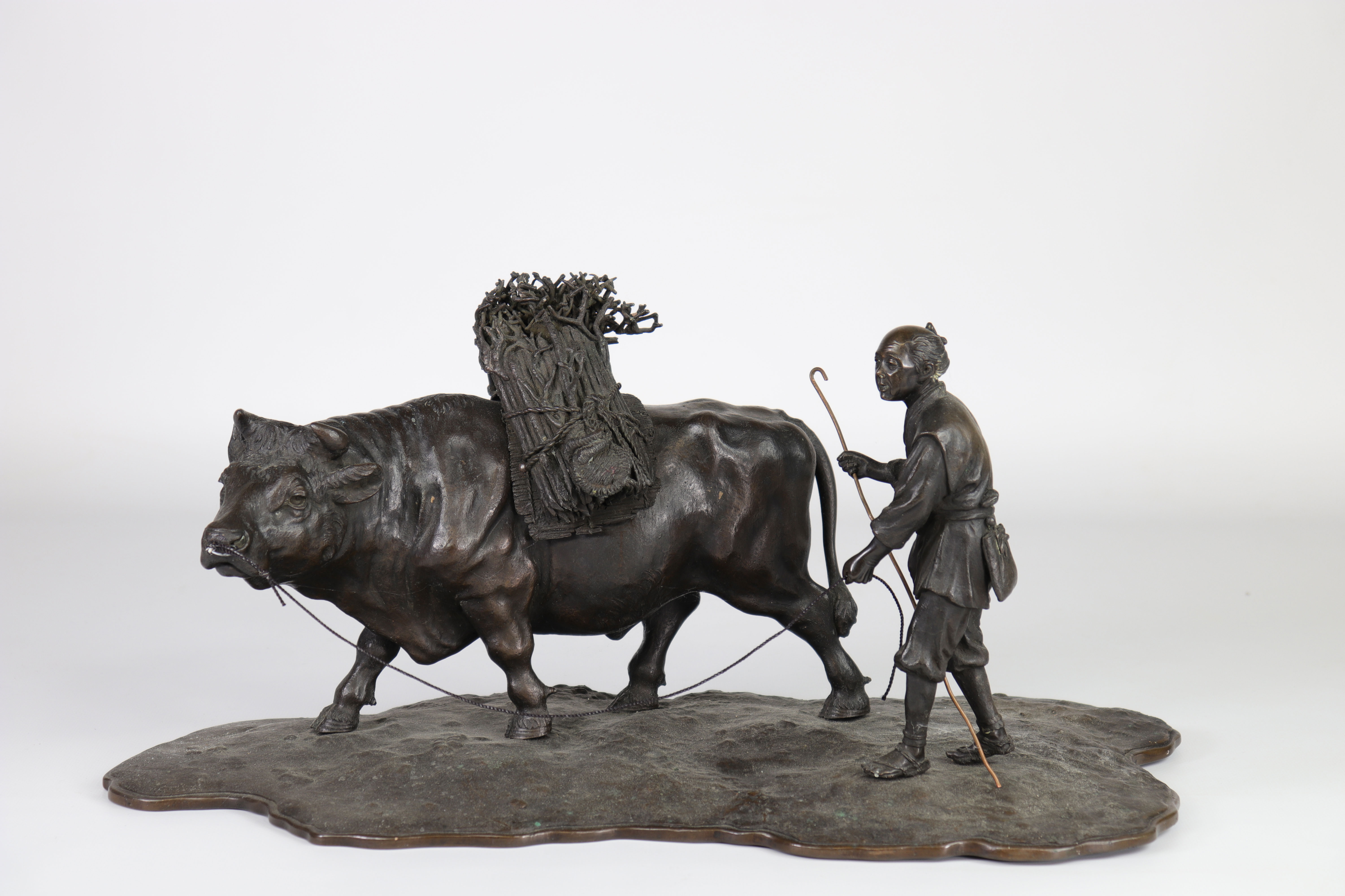 Japan imposing bronze group "peasants and ox" 19th