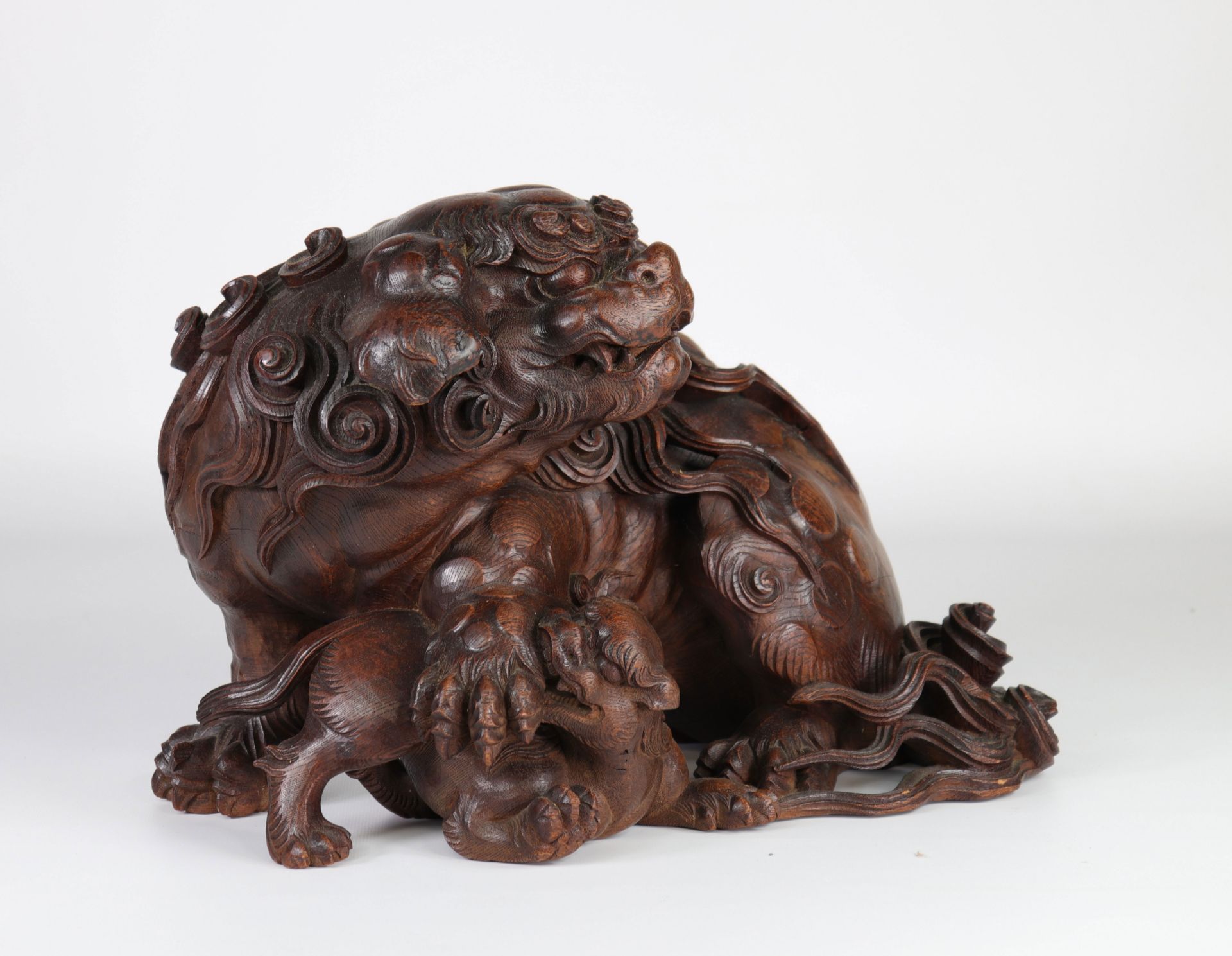 Japan imposing Shishi in very finely carved wood 19th - Image 3 of 6