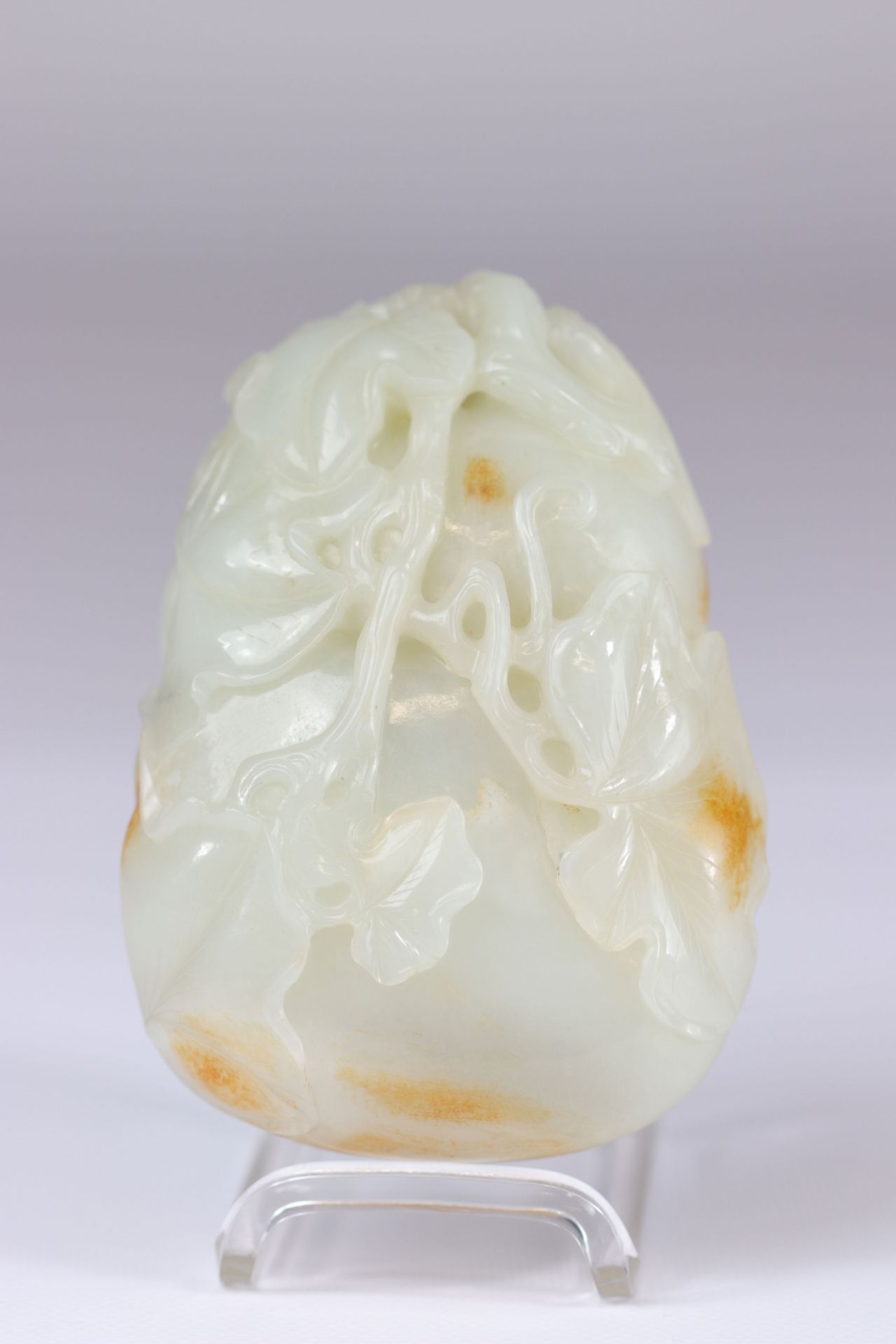 White jade and rust brush rinse, plant decoration and mouse warmer, Qing dynasty China - Image 6 of 8