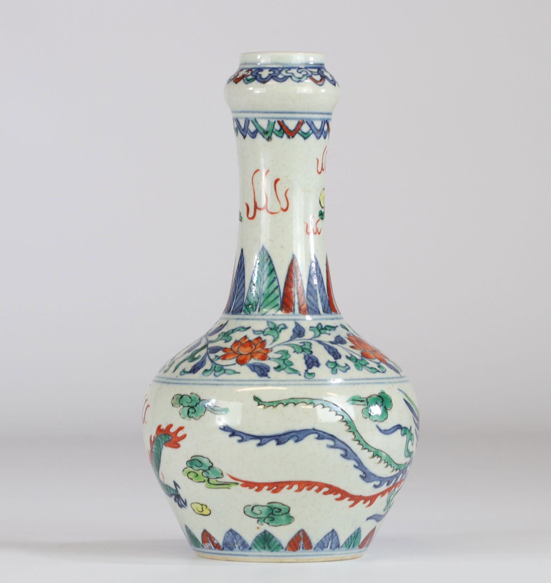 China Doucai vase with dragon and phoenix decoration Yongzheng brand Qing dynasty - Image 4 of 6