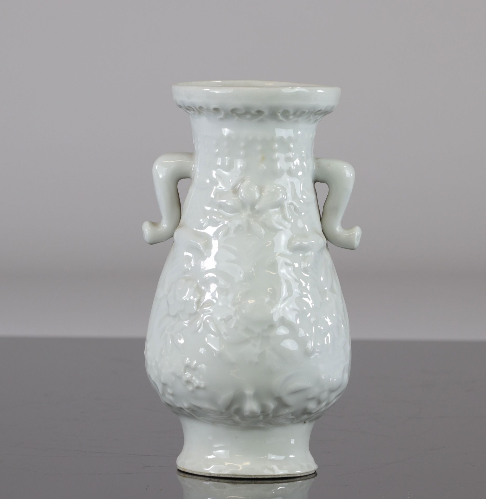 China celadon vase floral decoration Qing dynasty Kangxi period - Image 3 of 6