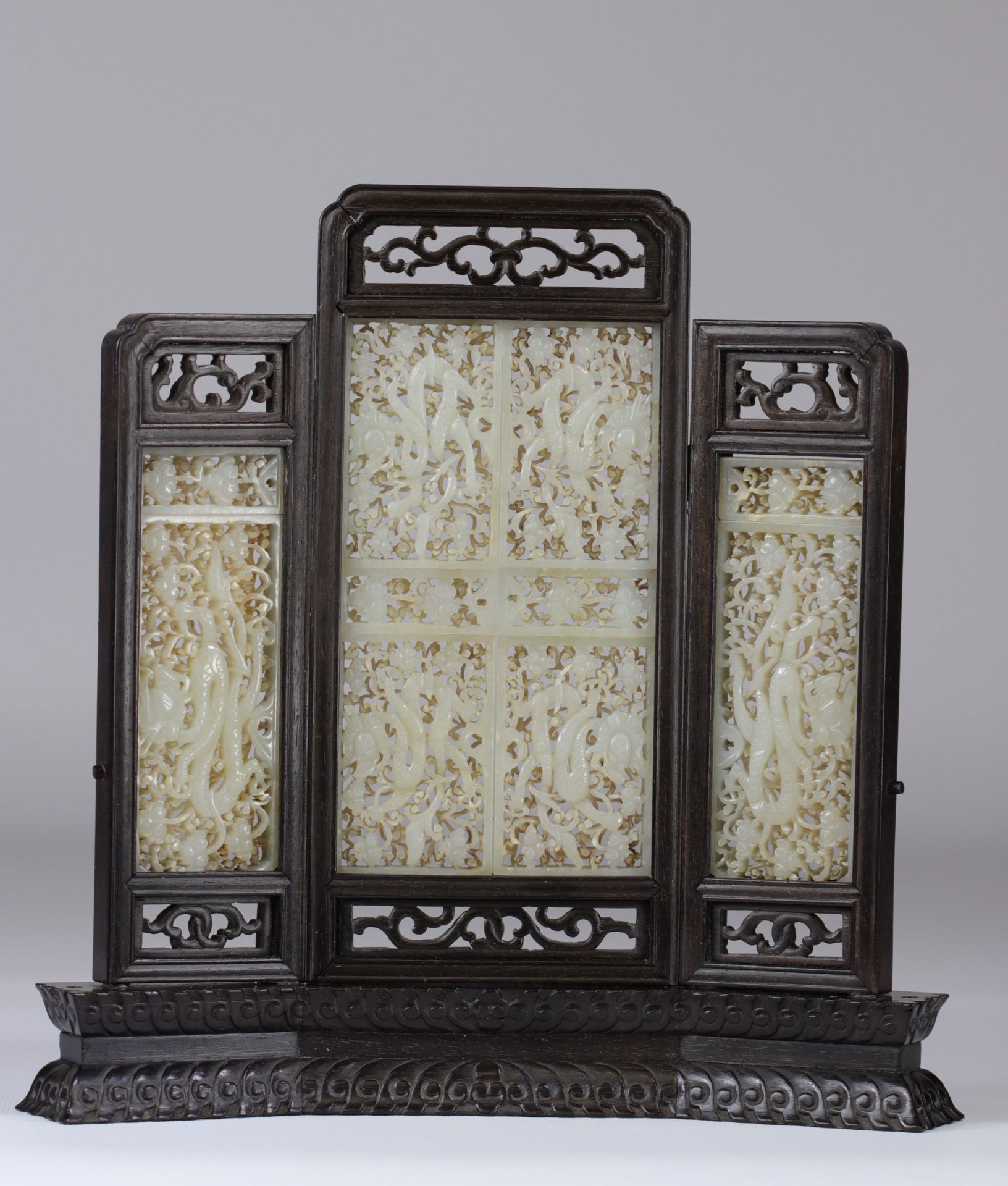 Jade triptych table screen decorated with dragons Qing period