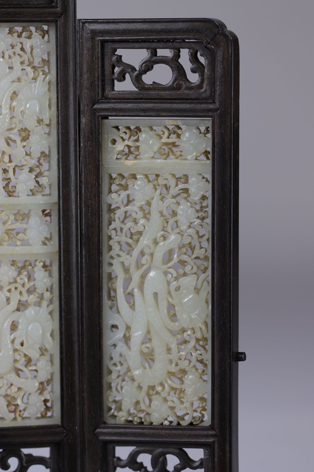 Jade triptych table screen decorated with dragons Qing period - Image 4 of 5