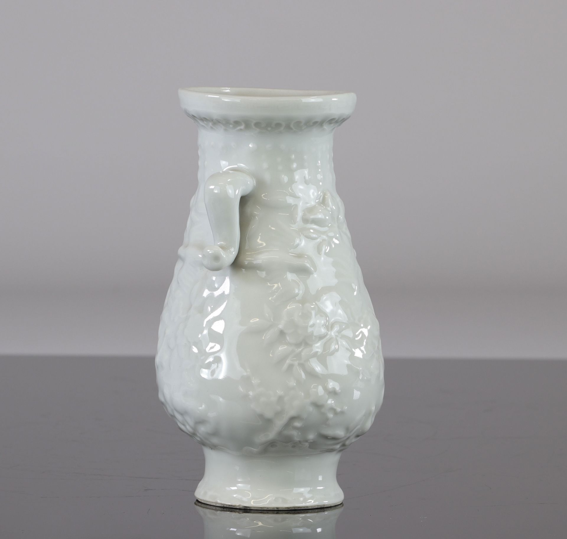 China celadon vase floral decoration Qing dynasty Kangxi period - Image 2 of 6