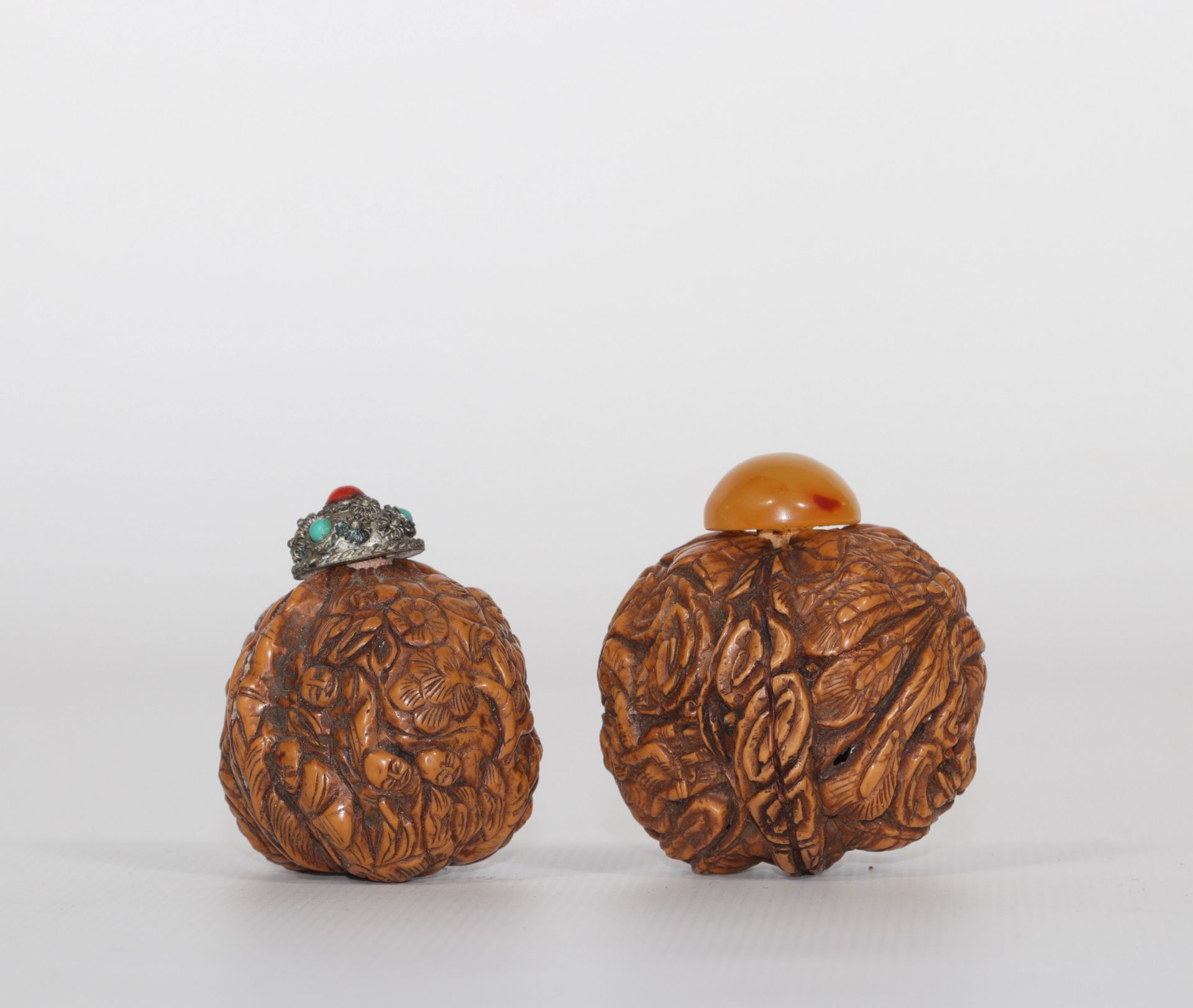 China snuffboxes (2) walnuts carved with characters