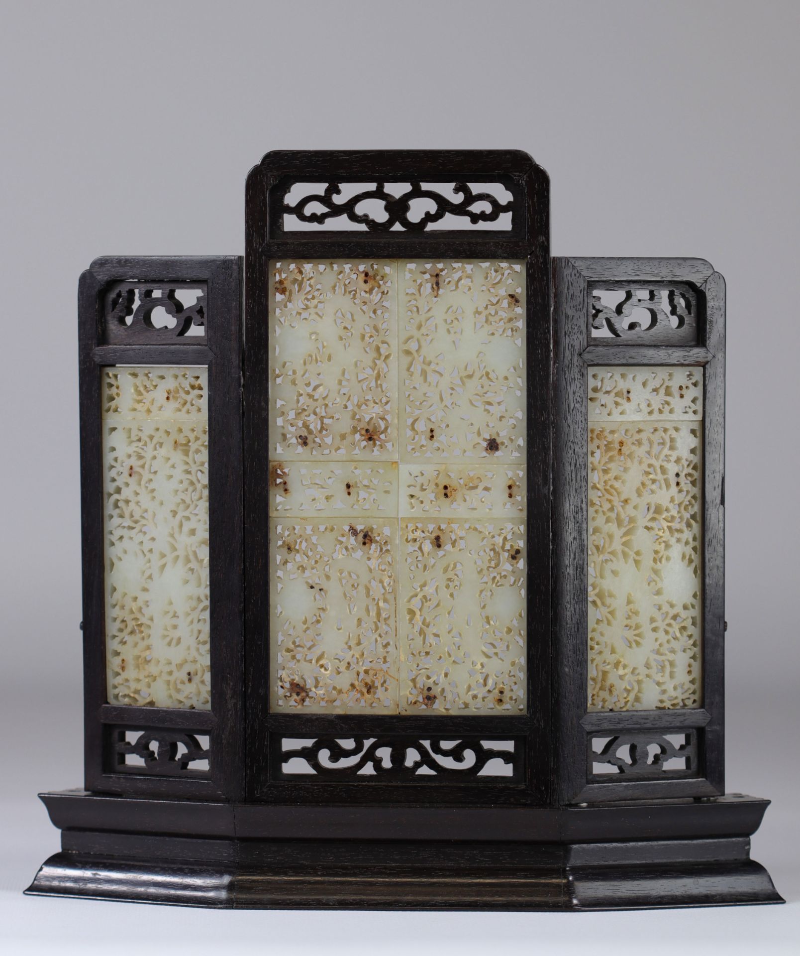 Jade triptych table screen decorated with dragons Qing period - Image 2 of 5