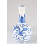 China blanc-bleu porcelain vase decorated with dragons brand Qianlong XIX (hair)