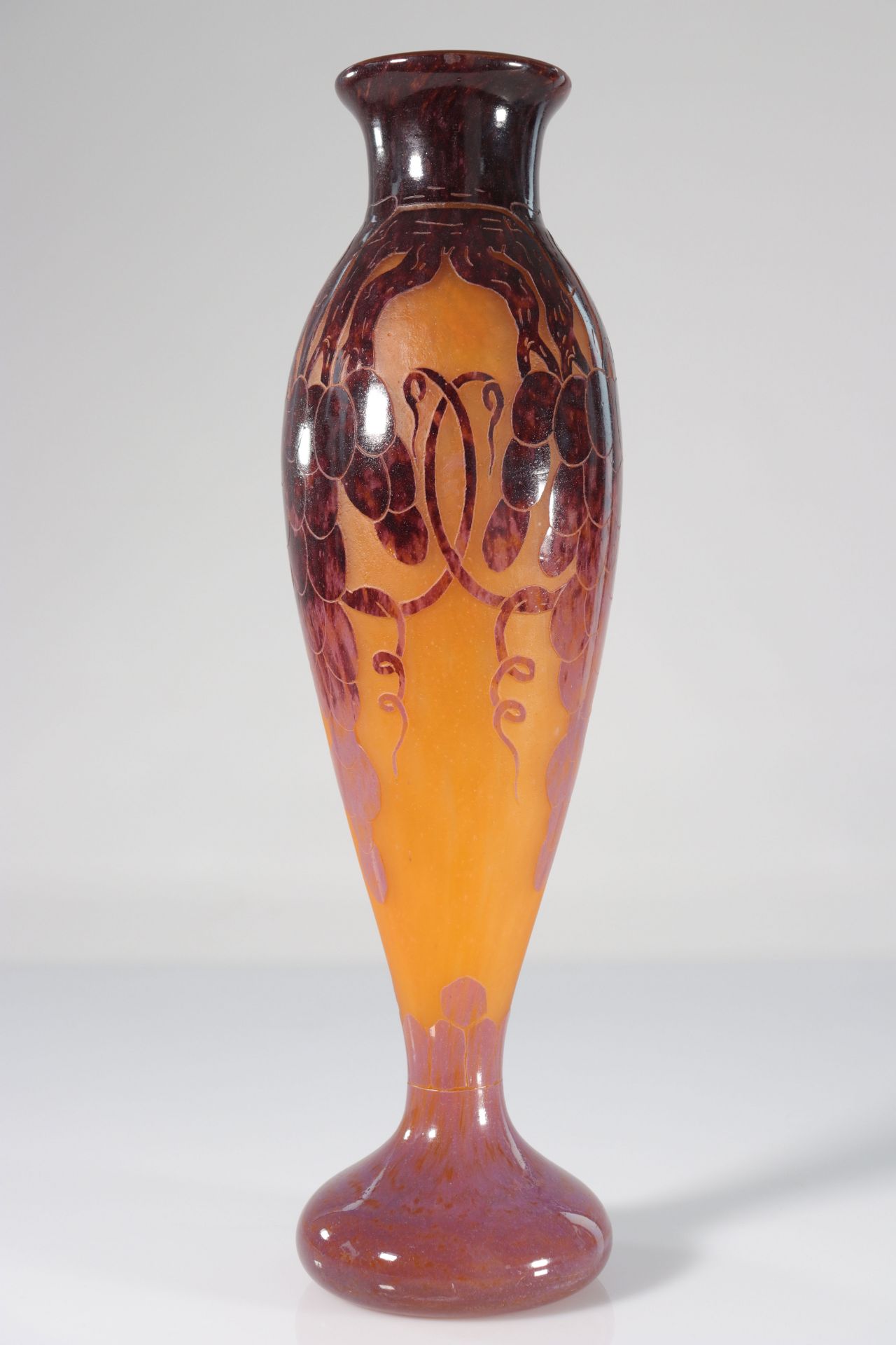 The imposing French glass vase with grape decoration - Image 3 of 3