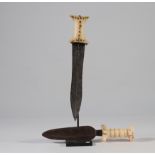 Mangbetu and ZandÃ© knives early 20th century