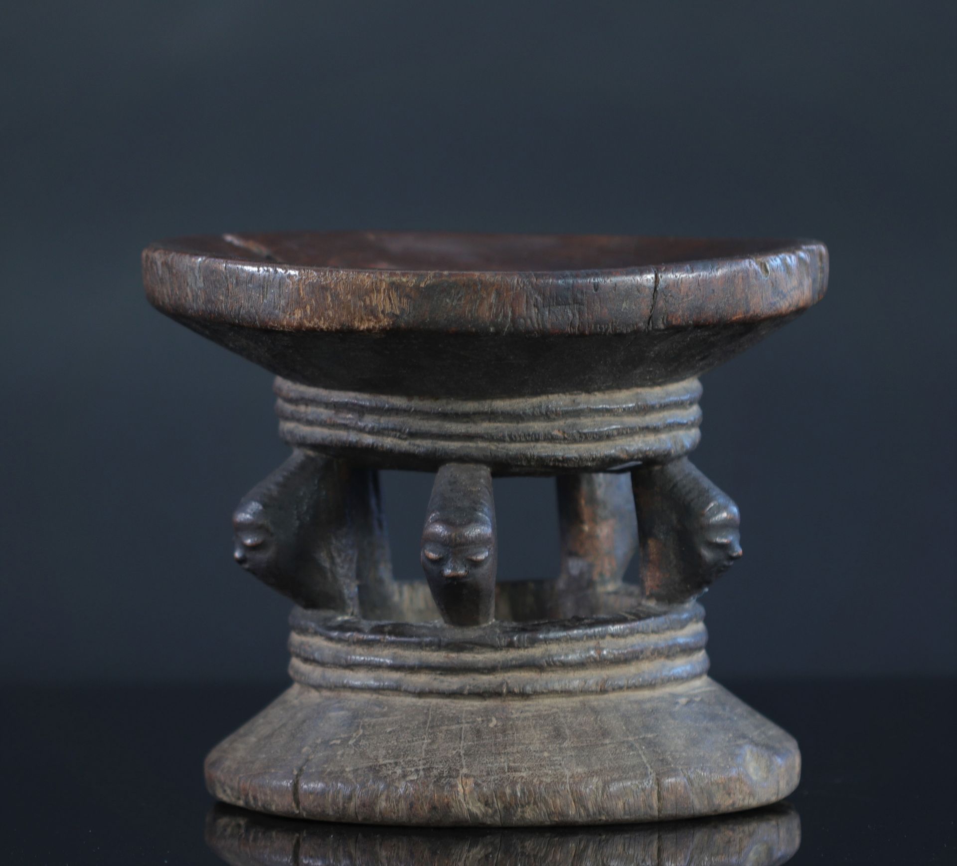 Rare Pende RDC stool carved with heads very beautiful patina of use - Image 2 of 5