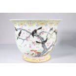 China imposing Minguo vase decorated with birds (magpies)