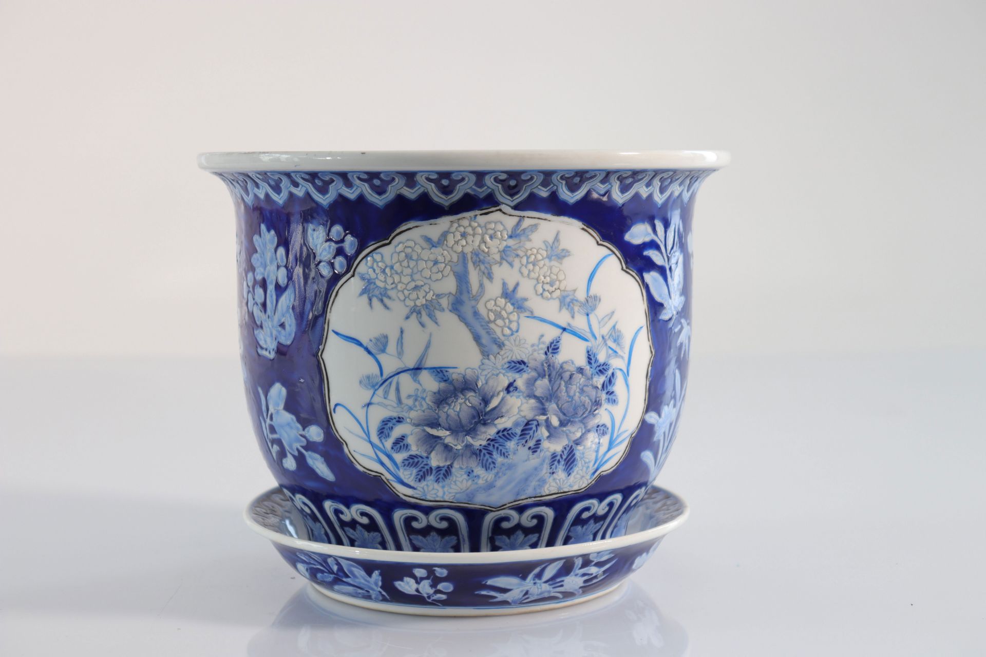 China blanc-bleu porcelain vase and dish mark under the piece. - Bild 3 aus 5