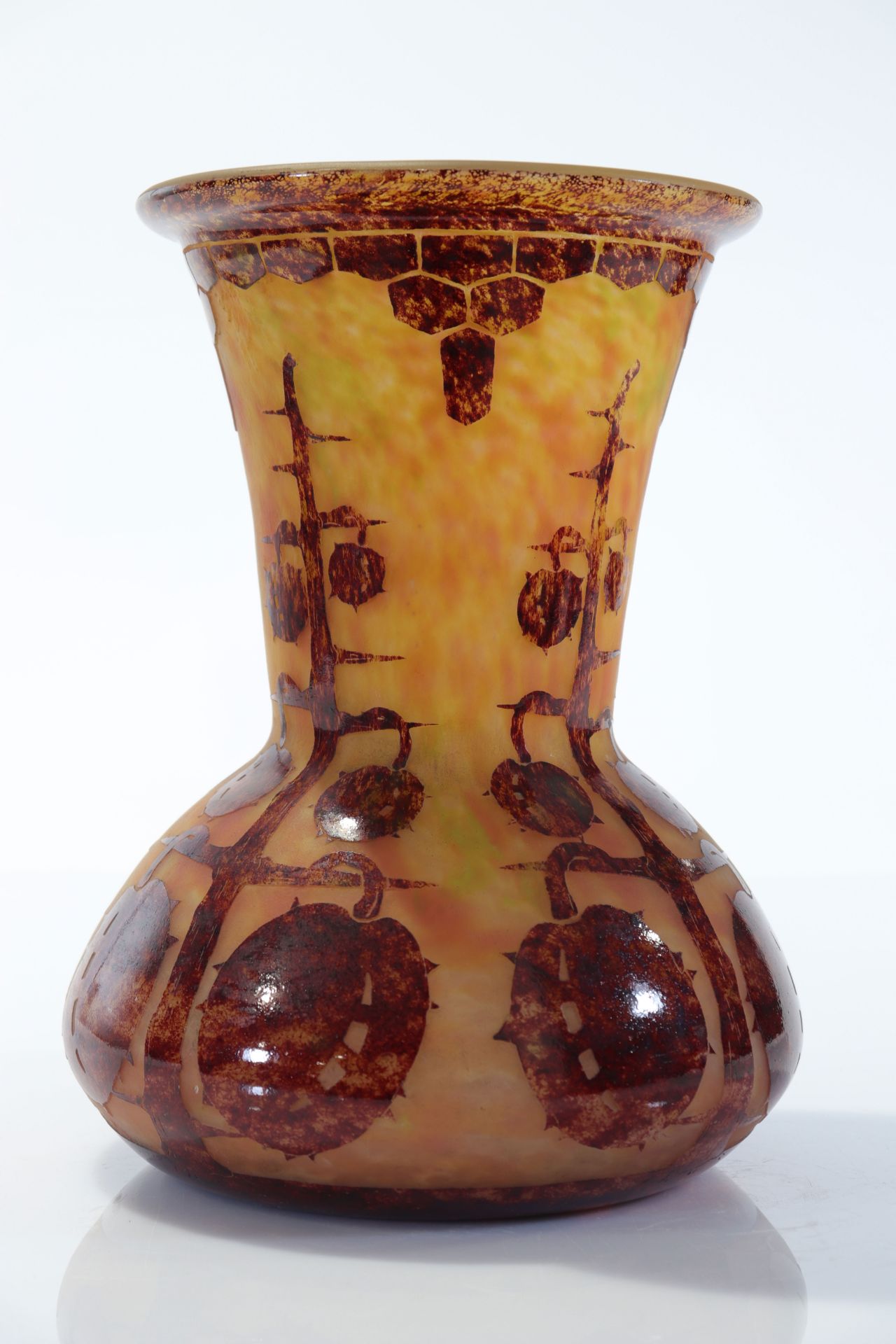 The imposing French glass vase with maroniers - Image 3 of 4