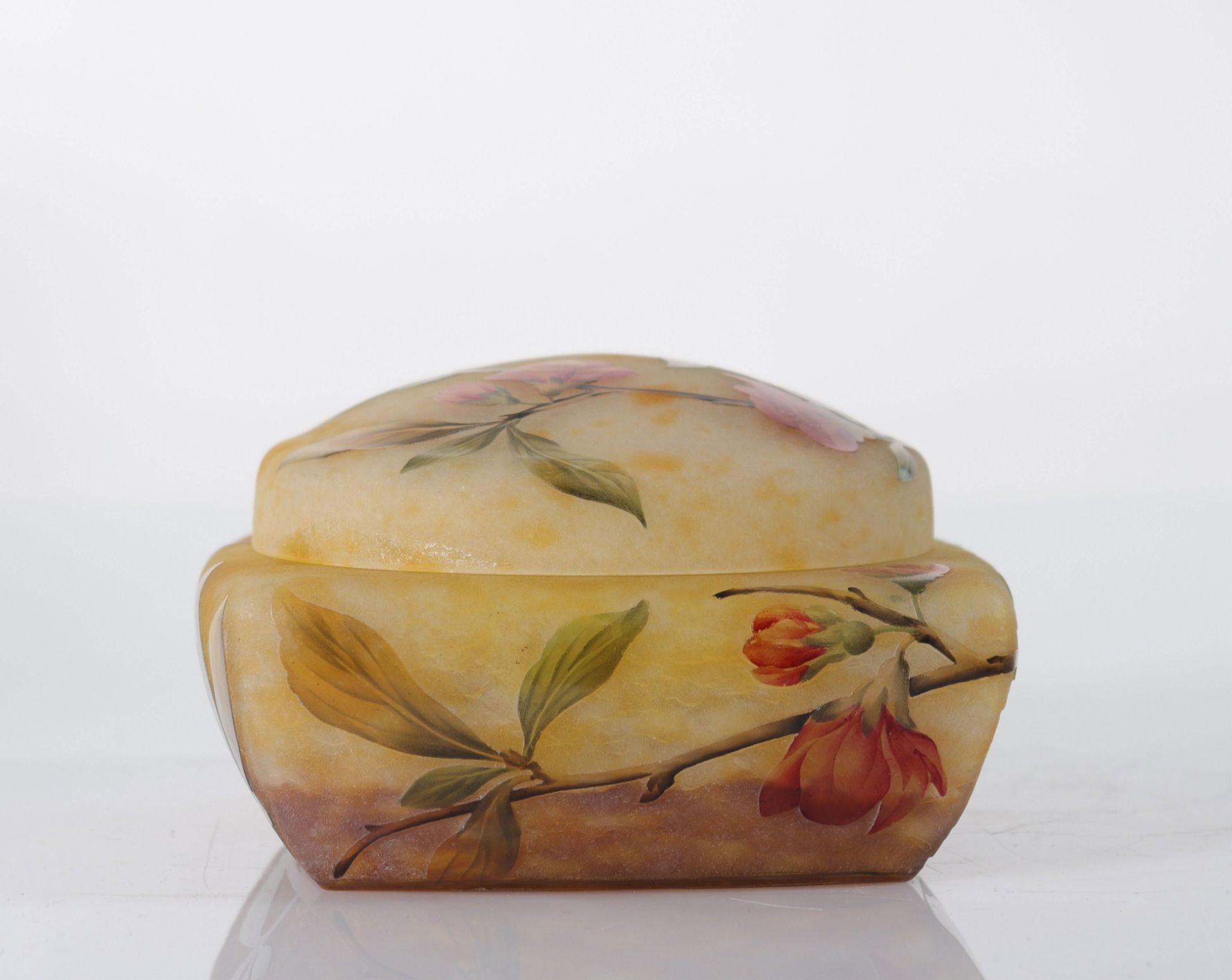 Daum Nancy covered box with flower decoration - Image 4 of 6