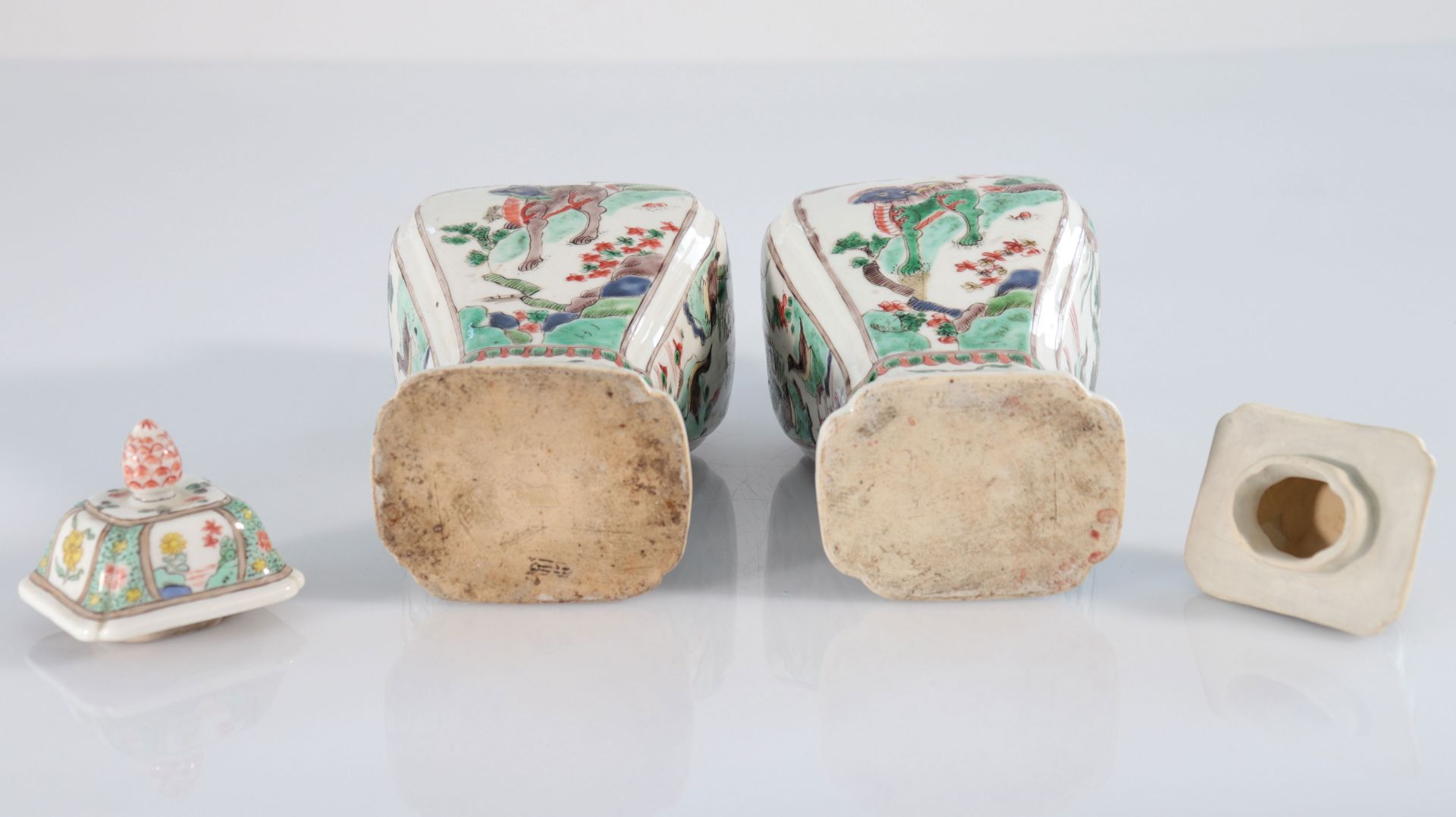 China pair of covered vases Kangxy period - Bild 4 aus 5