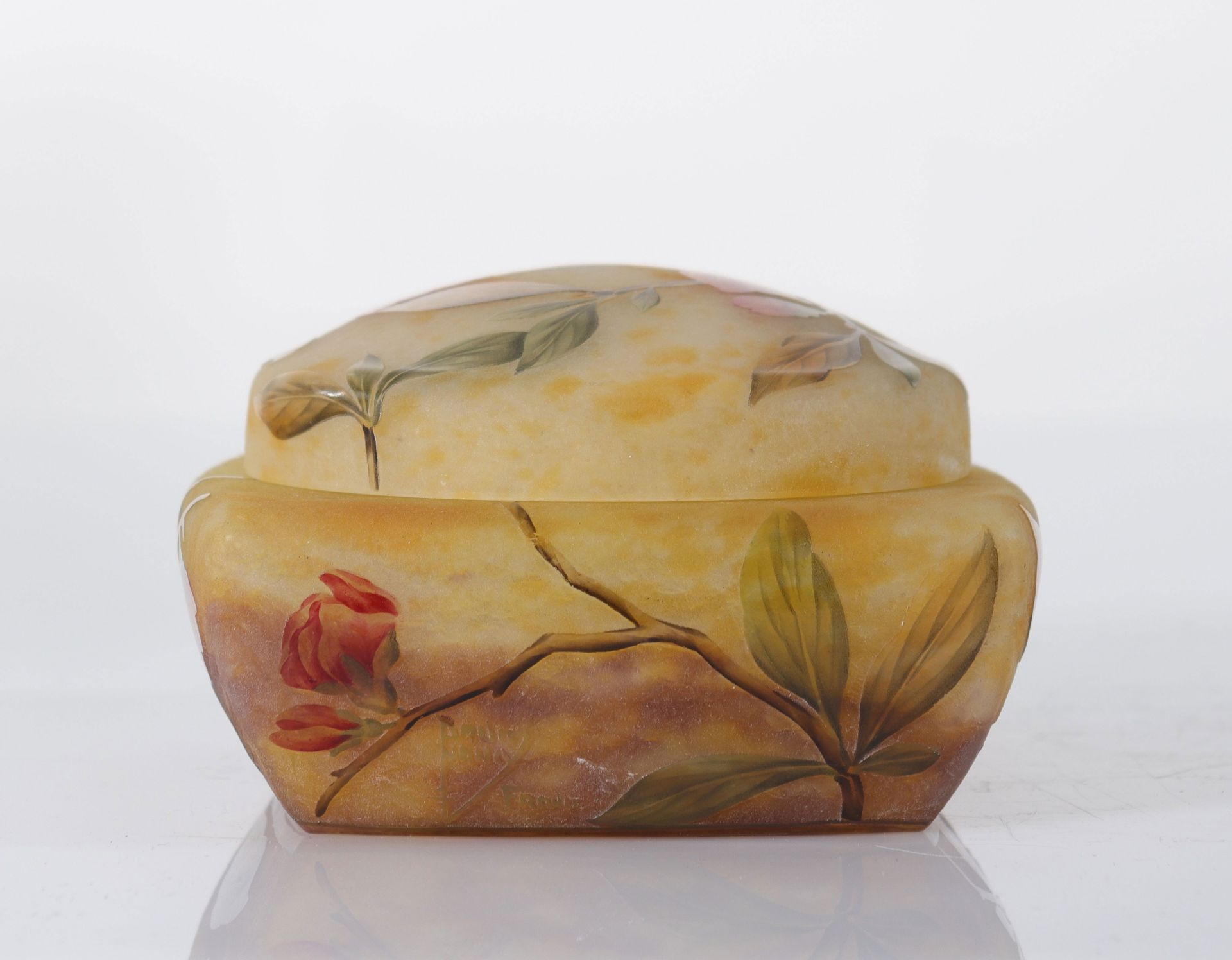 Daum Nancy covered box with flower decoration - Image 3 of 6