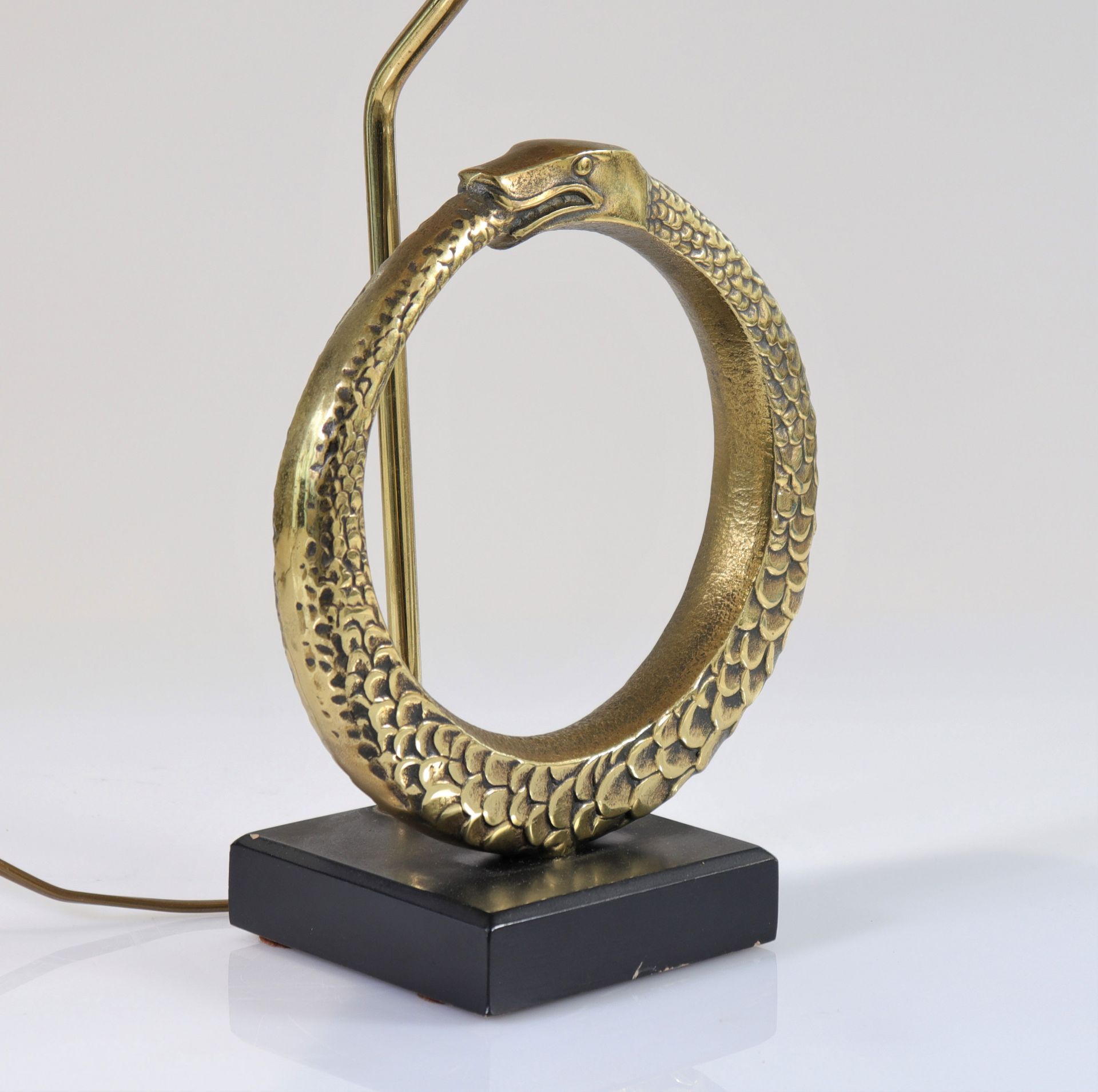 Vintage lamp decorated with a snake biting its tail in bronze - Image 3 of 3