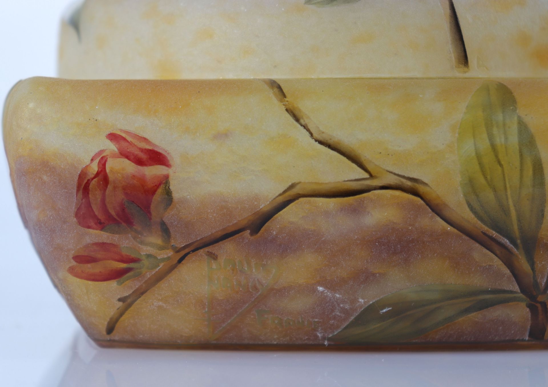 Daum Nancy covered box with flower decoration - Image 6 of 6
