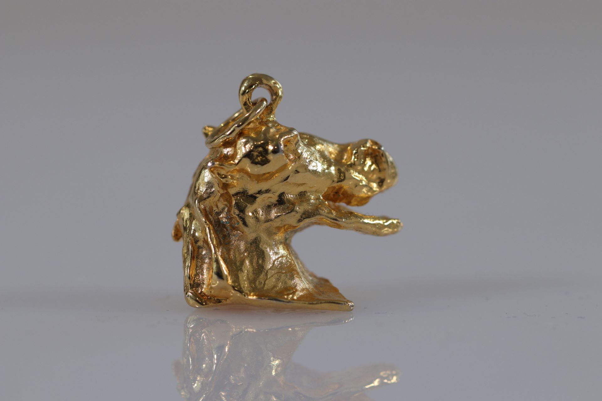 Salvador Dali - Pendant on gilded bronze with fine gold representing a horse's head. 1980. â€œCabez