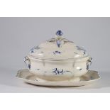 Vegetable terrine w / lid w / its display in Boch Luxembourg earthenware decor with twig