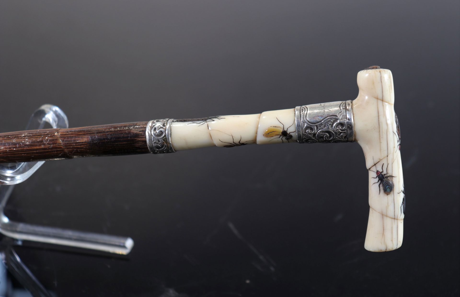 Japan, Shibayama, Walking stick with pommel inlaid with insects in stone and mother-of-pearl, 19th - Image 6 of 7