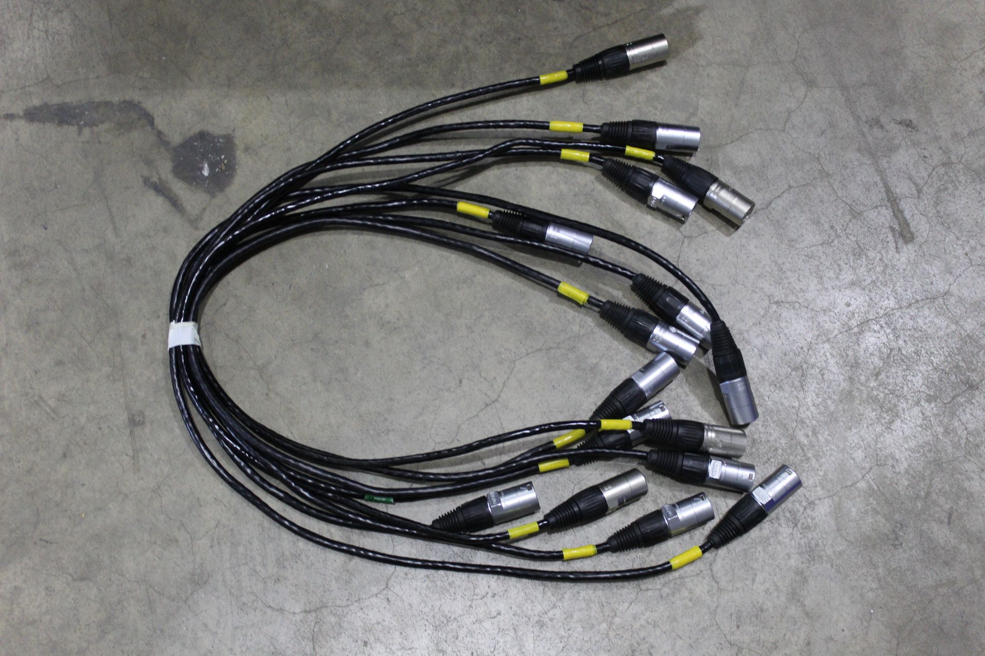 Approx. 284x 0.9m CAT5 cables in 600mm x 400mm plastic tote bin used for P2.6 LED display. (PLEASE - Image 2 of 2