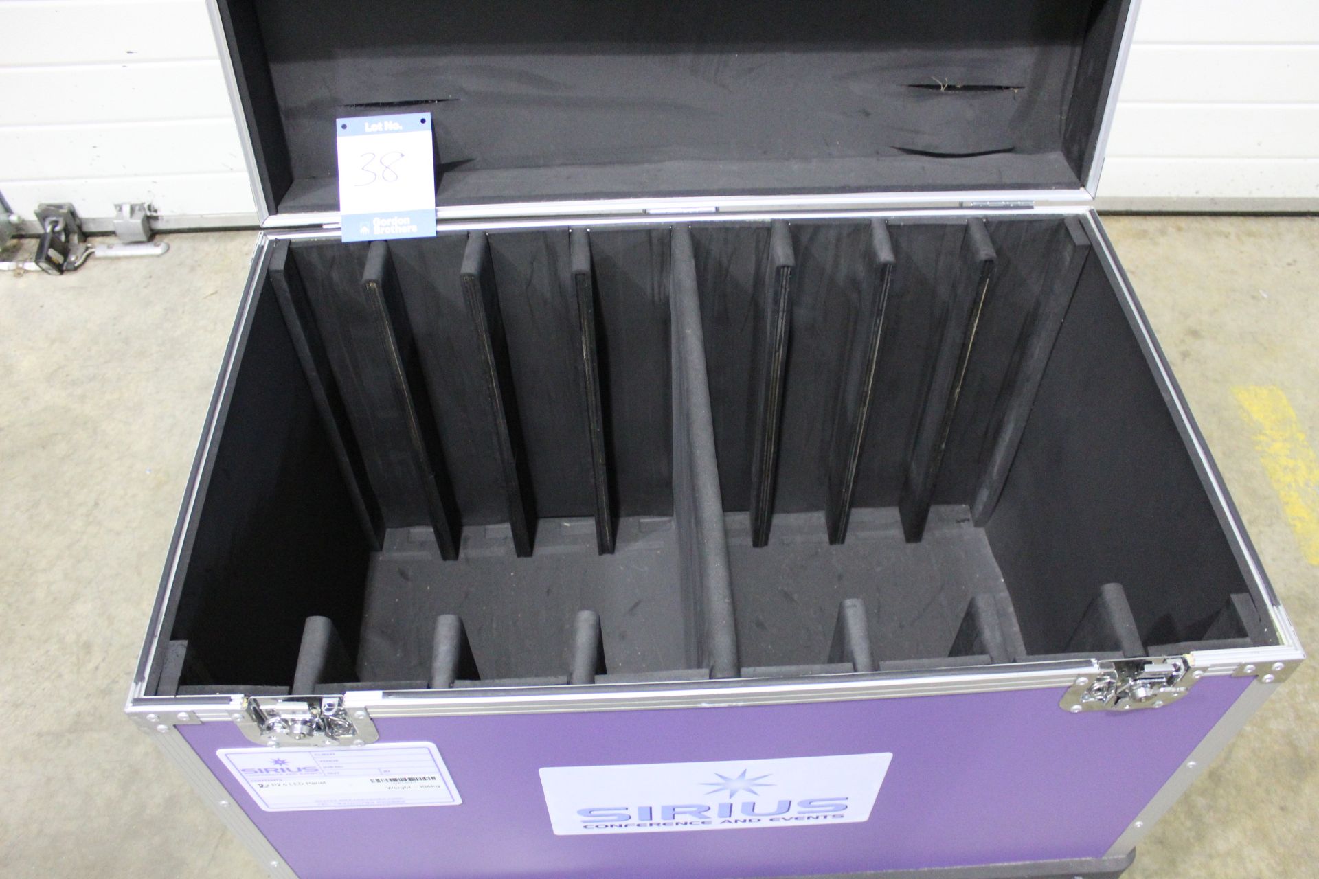 8 Way flight case suitable for Esdlumen Wing Plus 2.6mm LED panels, case size: 560mm x 900mm x 760mm