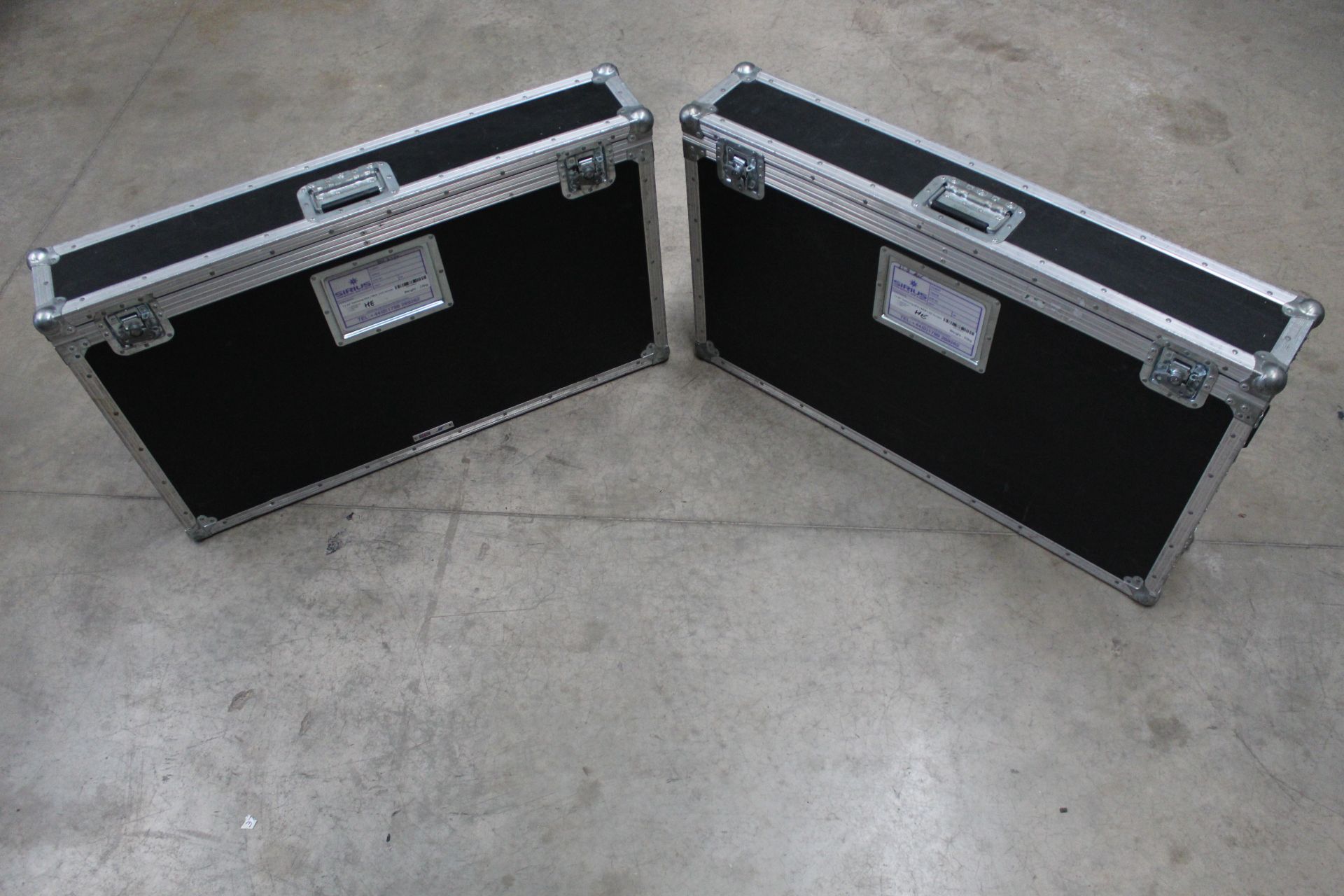 2x Single 40" screen flight cases, approx. 1040mm (l) x 180mm (w) x 630mm (h)