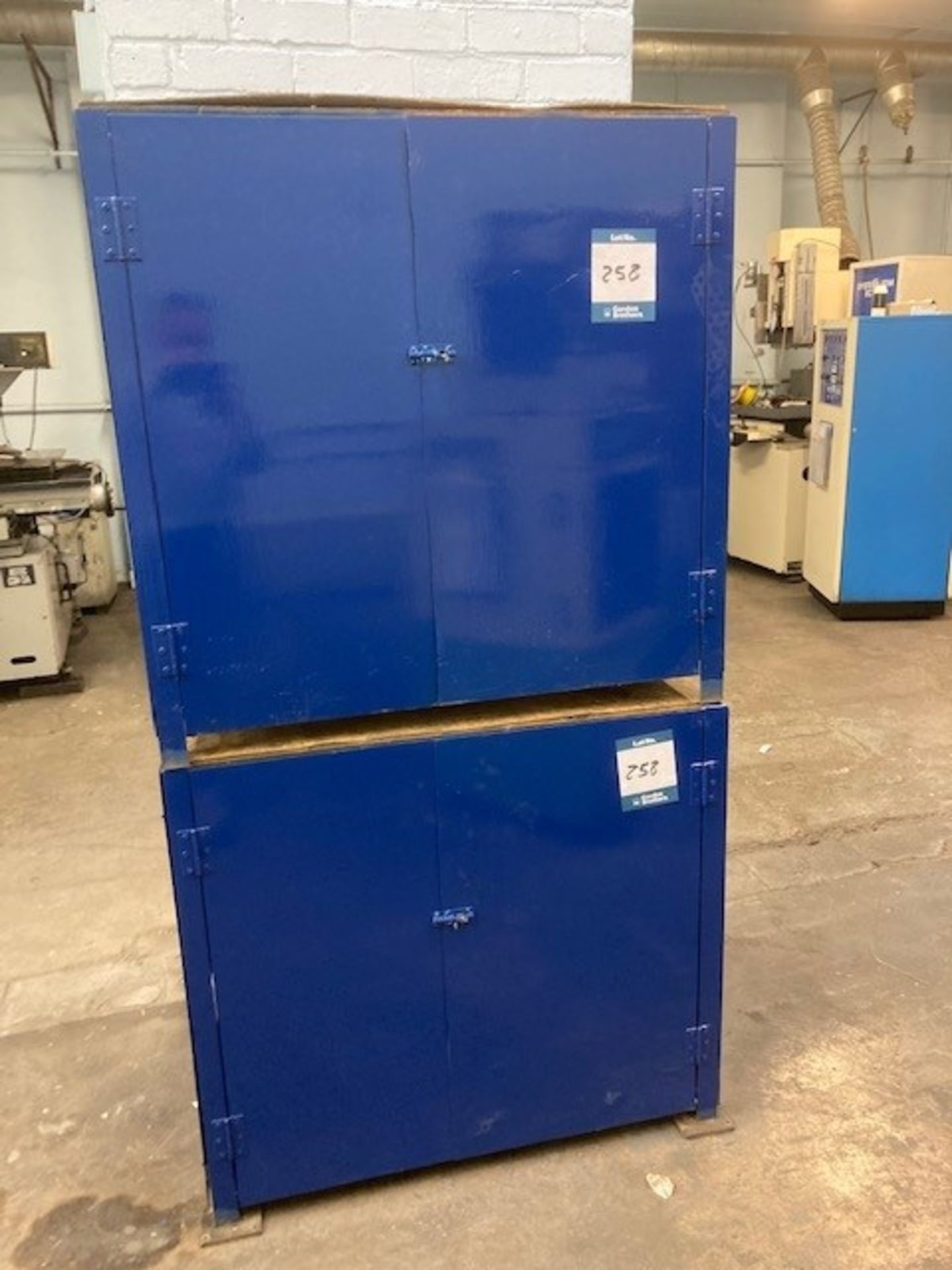 Blue steel double workshop cabinet and 5x two door cabinets - Image 3 of 4