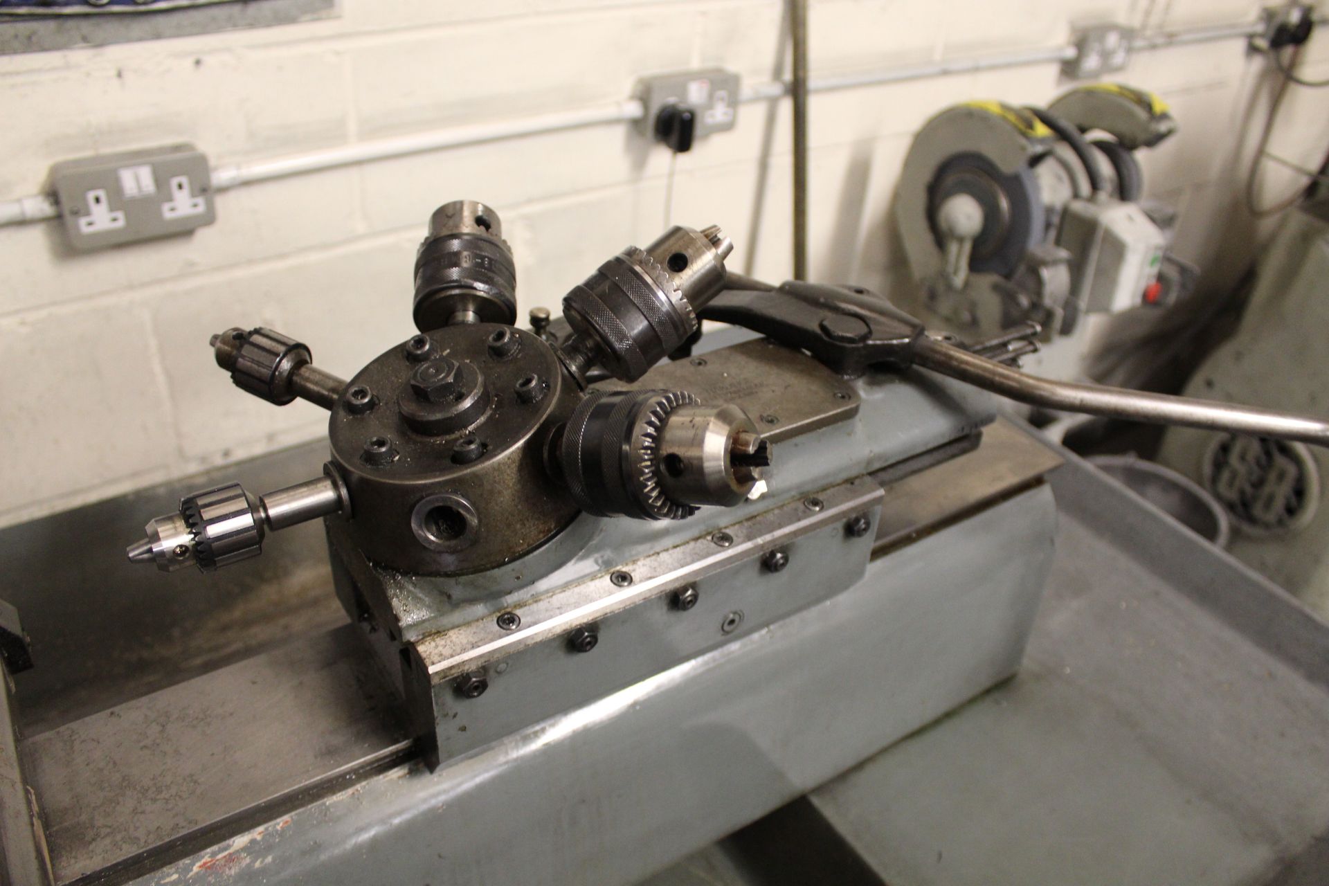 Hardinge Super Precision DSM 59 variable speed toolroom lathe, swing over bed: 229mm, length of bed: - Image 6 of 9