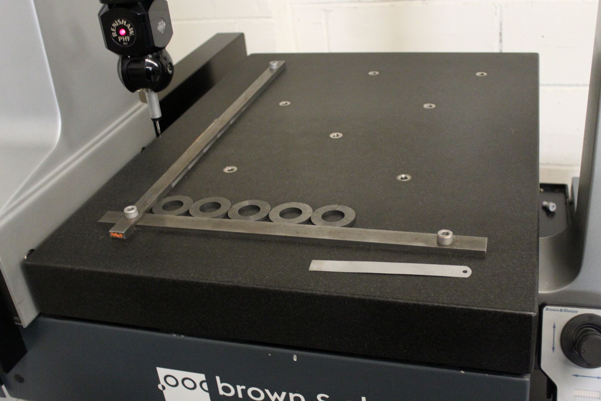 Brown & Sharpe Gage 2000 DCC Frame co-ordinate measuring machine, Serial No. 0403 - 8823 (2003), - Image 7 of 12
