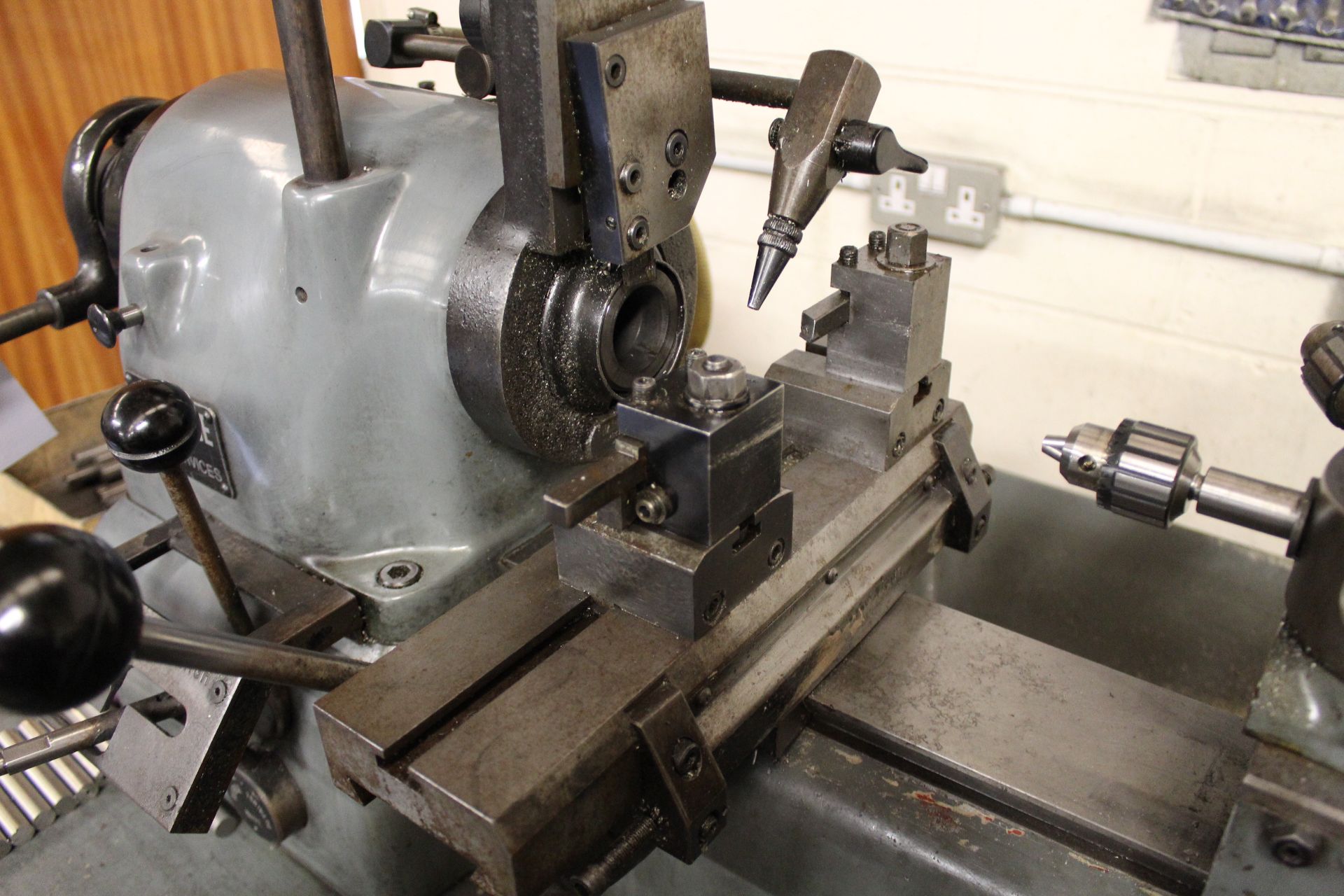 Hardinge Super Precision DSM 59 variable speed toolroom lathe, swing over bed: 229mm, length of bed: - Image 5 of 9