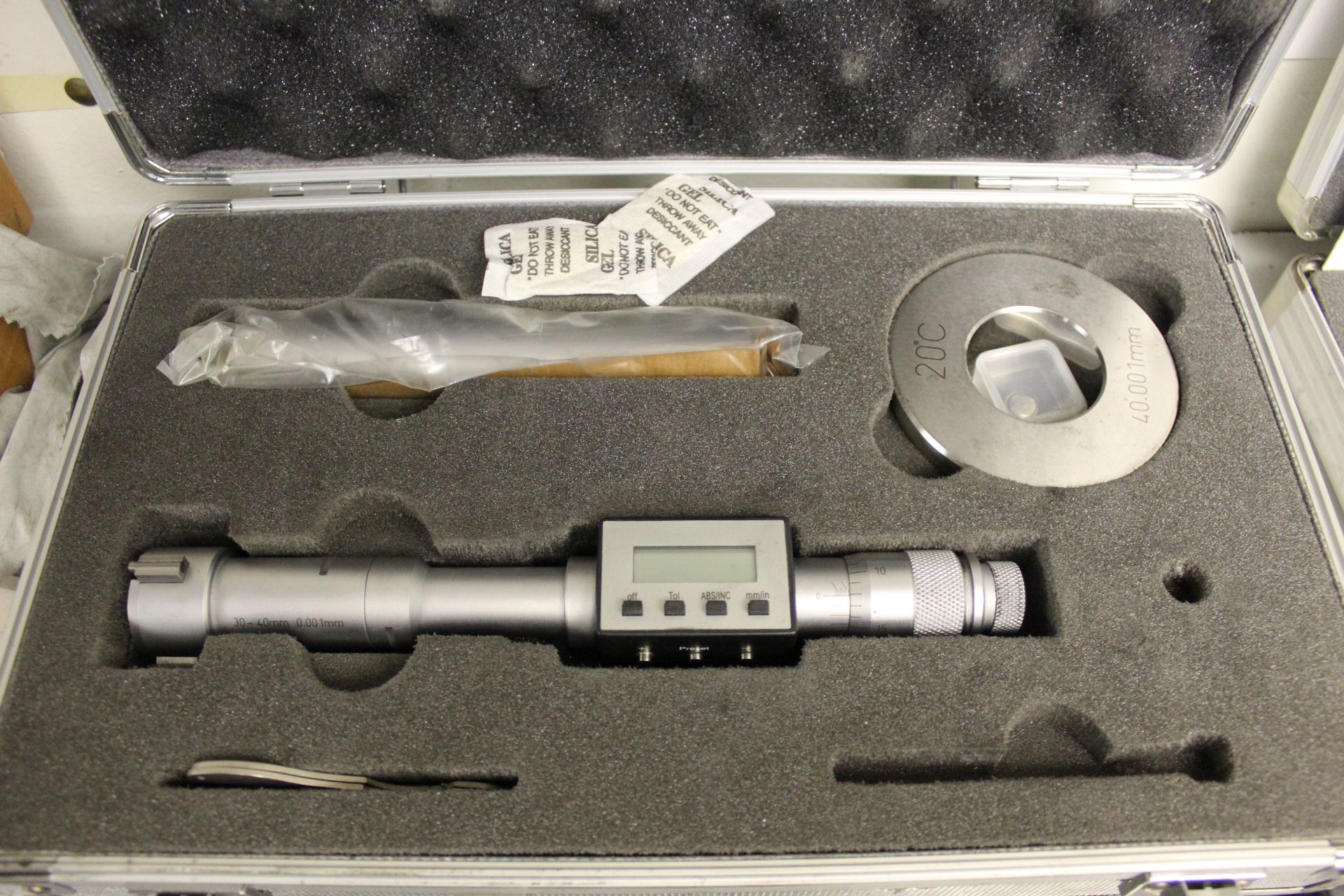 Boxed 30-40mm-.001mm electronic three-point internal micrometer