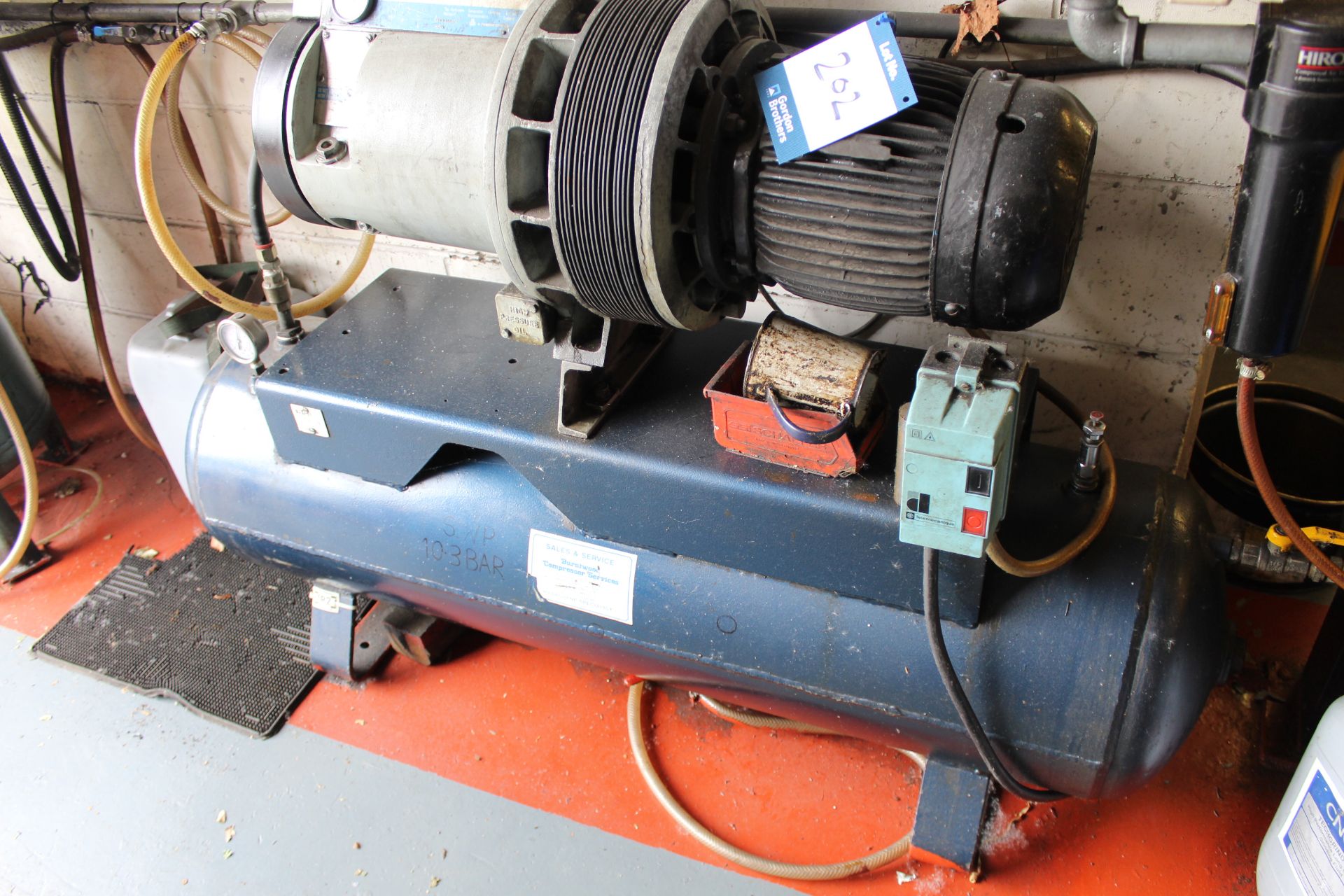 Hydrovane 23 PUM receiver mounted rotary vane air compressor, Serial No. 23HV310528, S.W.P: 10.3 Bar - Image 2 of 6