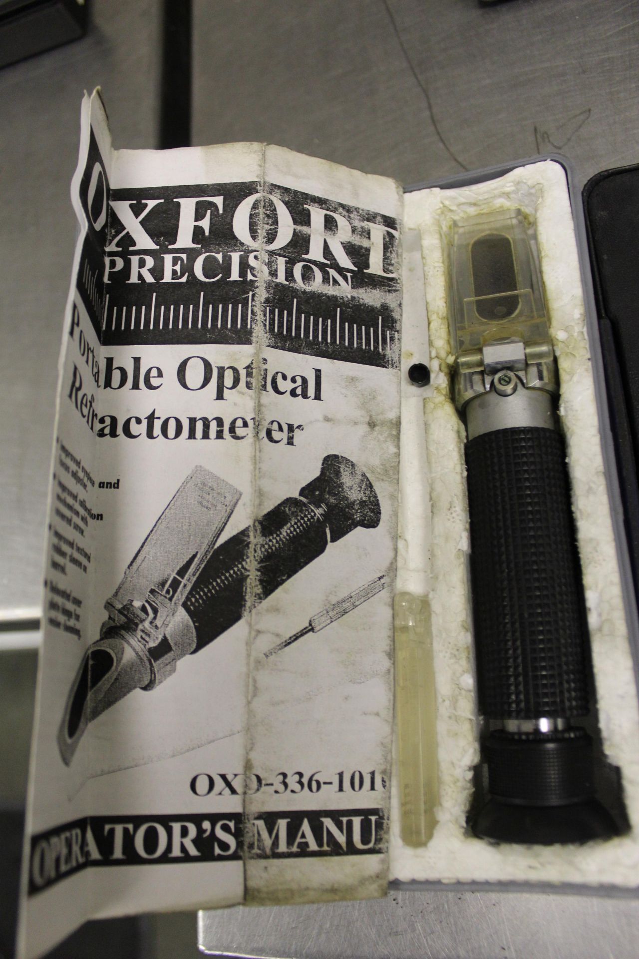 Boxed Oxford Precision portable refractometer with instructions and unbranded similar - Bild 2 aus 3
