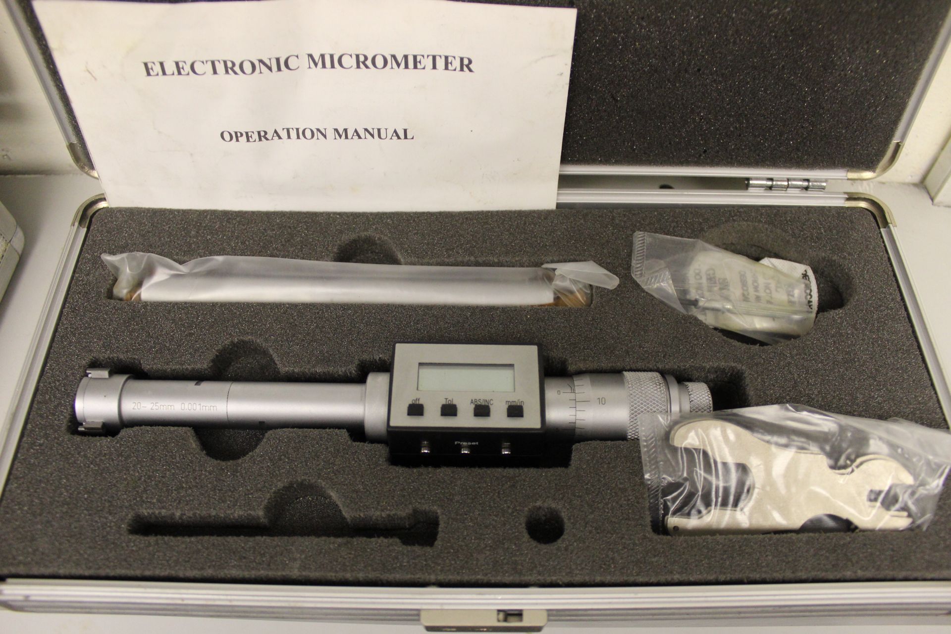 Boxed 20-25mm-.001mm electronic three-point internal micrometer - Image 2 of 2