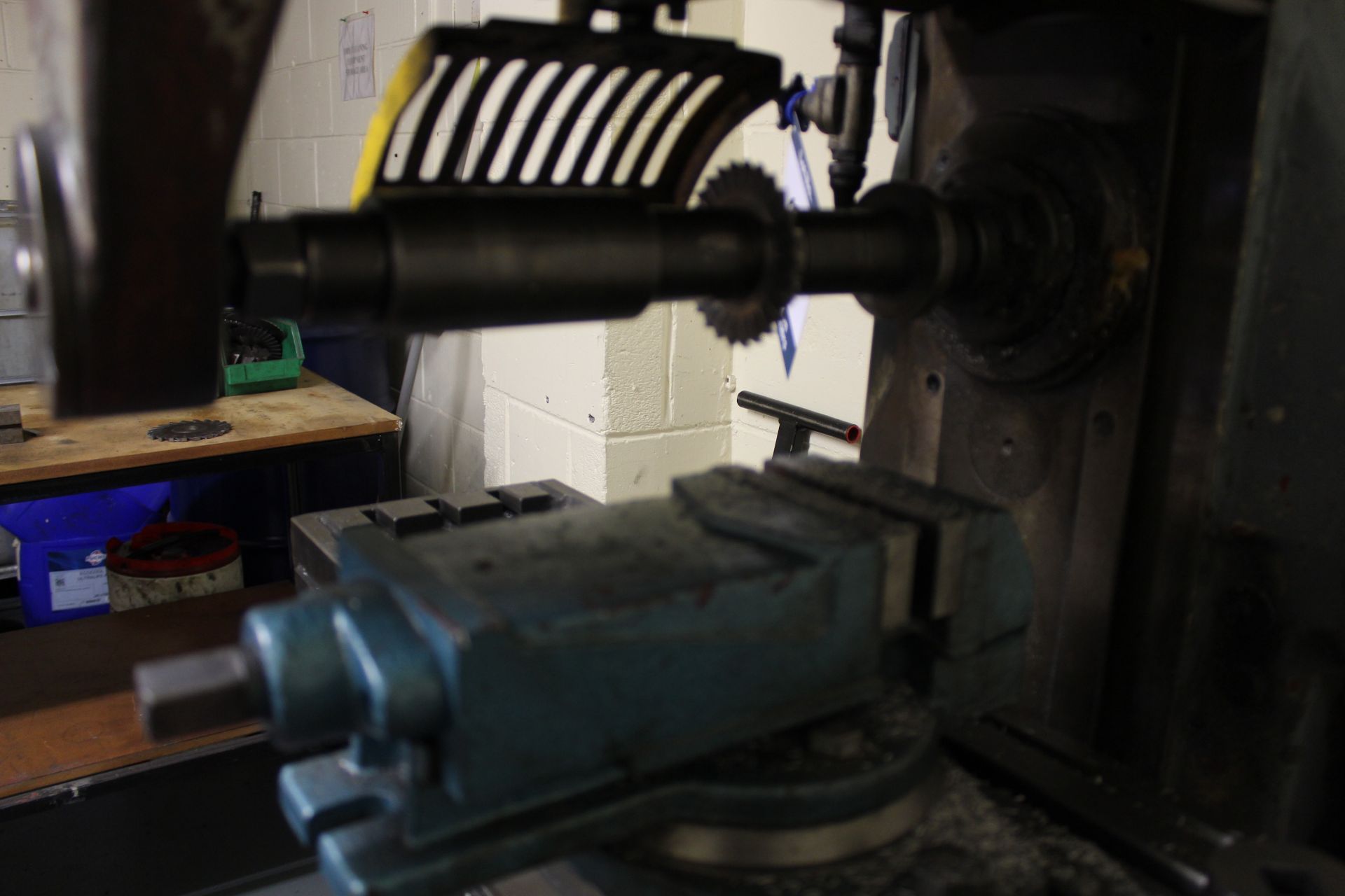 Adcock & Shipley horizontal milling machine, table size: 30" x 8" with machine vice; overhead - Image 3 of 5