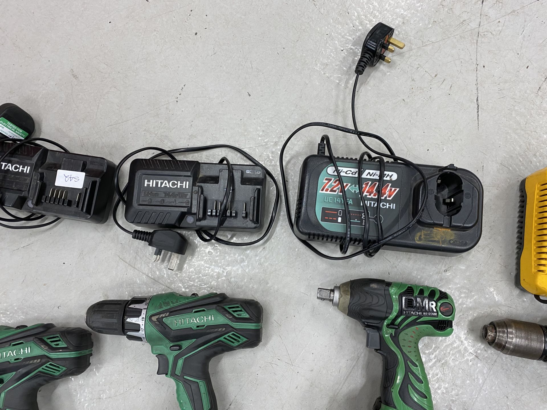 Battery hand tools to include 2 x Hitachi DV18 DGL cordless combi drills, 1 x Titan T1-526com - Image 5 of 6