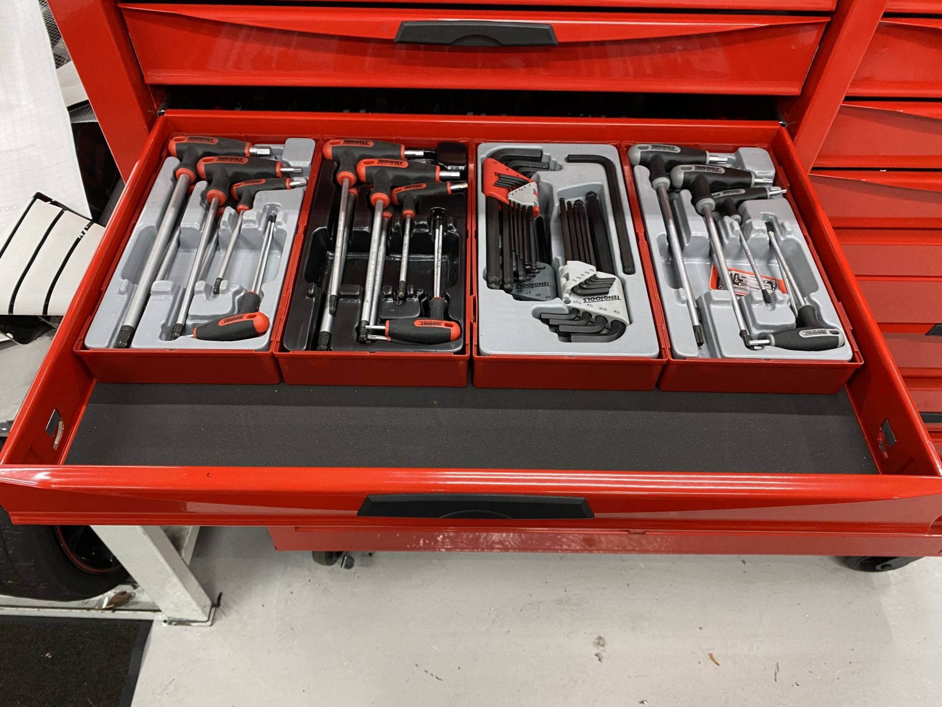 Tengtool box code CMONSTER-02, mobile 9 drawer toolbox with a 10 drawer top box toolbox, including - Image 6 of 21