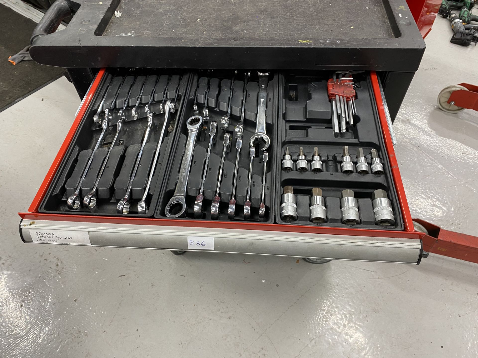 Sealey 10 drawer mobile toolbox including the following tools, rings and open ended spanners 7mm- - Image 2 of 11