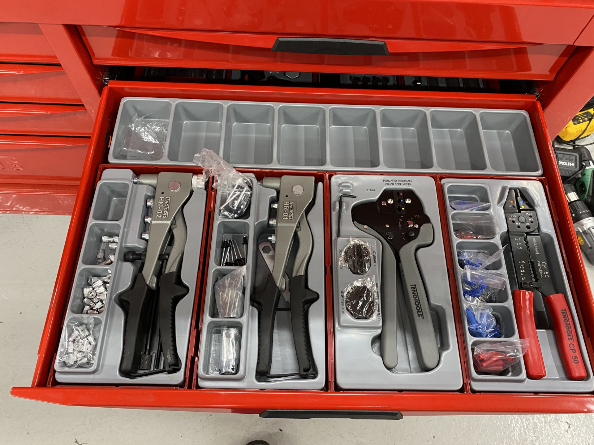Tengtool box code CMONSTER-02, mobile 9 drawer toolbox with a 10 drawer top box toolbox, including - Image 16 of 21