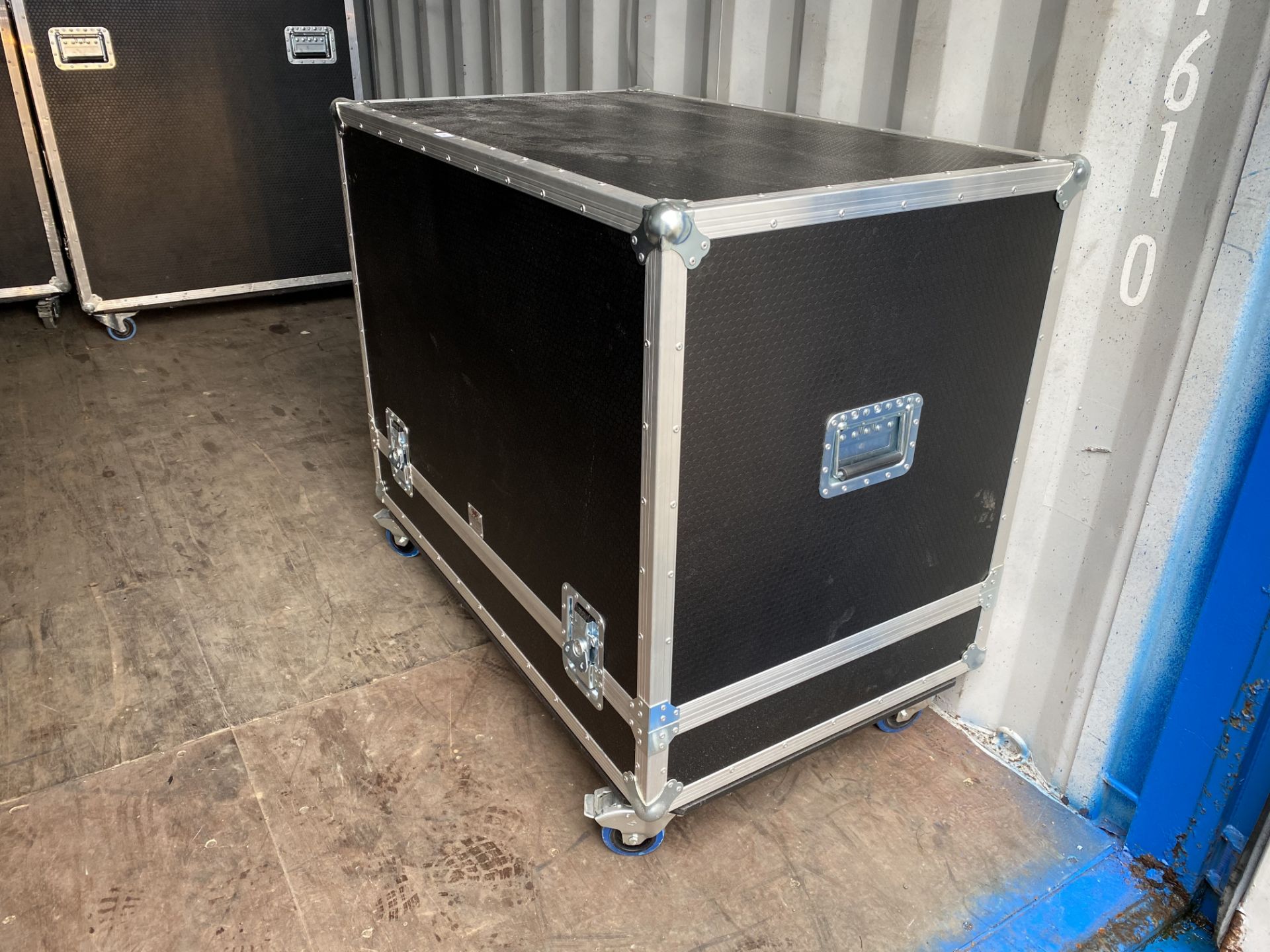 Four mobile flight cases,1 x 1.5m x 1.33m x 650mm, 1 x 1m x 830mm x 830mm, 1 x 1.5M x 650mm x 1.04m, - Image 4 of 4