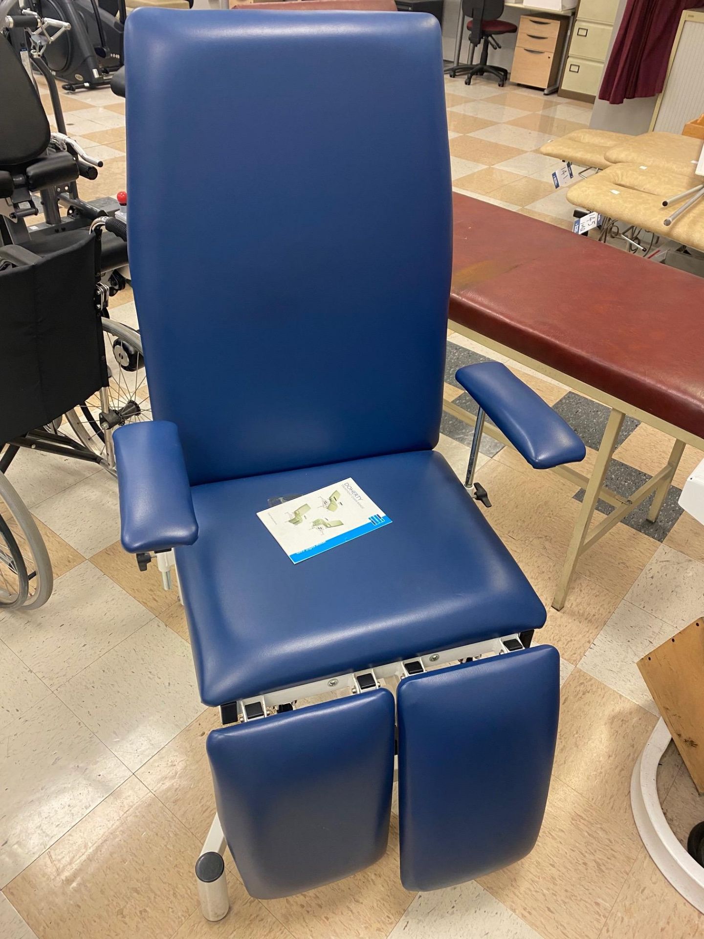 Doherty treatment room adjustable therapy chair