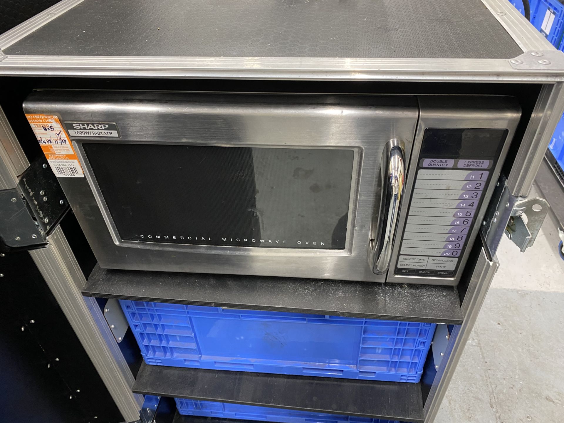 Mobile catering flight case with upper serving counter including 2 x Zanussi TT160C under counter - Bild 6 aus 8