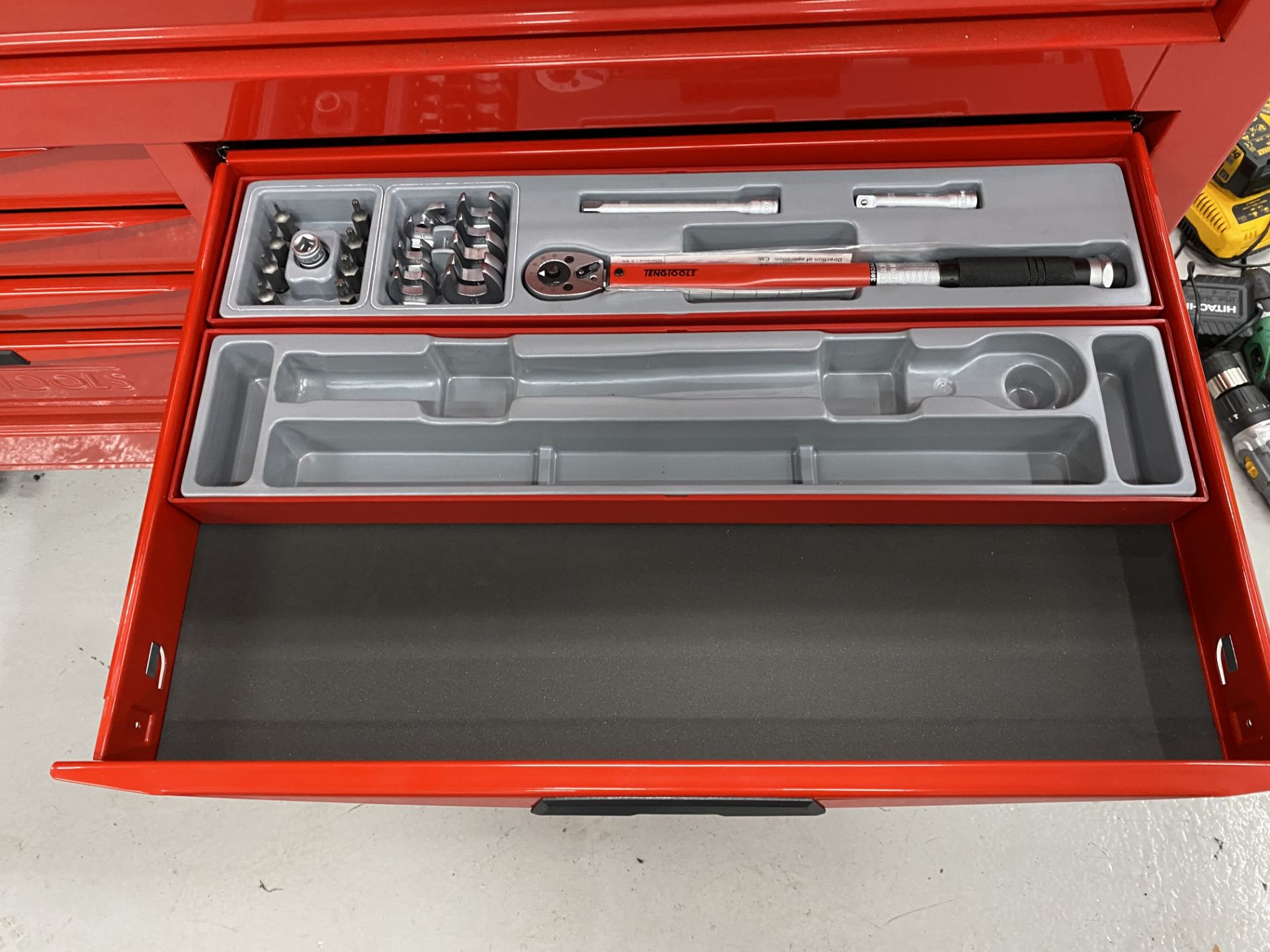 Tengtool box code CMONSTER-02, mobile 9 drawer toolbox with a 10 drawer top box toolbox, including - Image 15 of 21