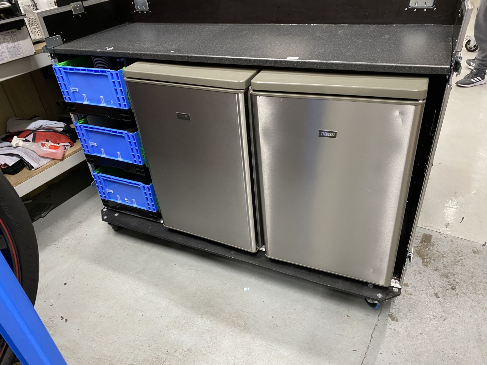 Mobile catering flight case with upper serving counter including 2 x Zanussi TT160C under counter - Bild 4 aus 8