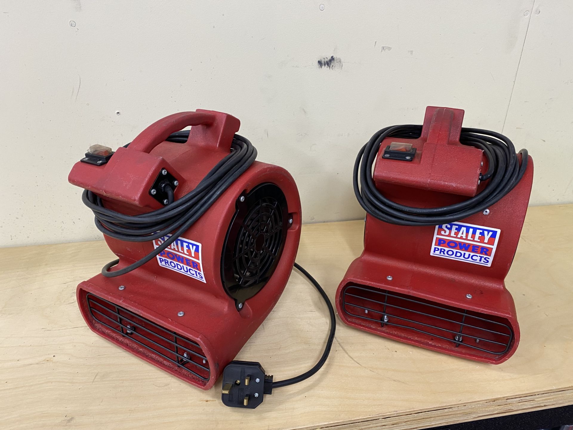 2 x Sealey ADB300 electric air blower dryer floor fans, maximum airflow 10mtr/min, 356 CFM, 230 - Image 3 of 4