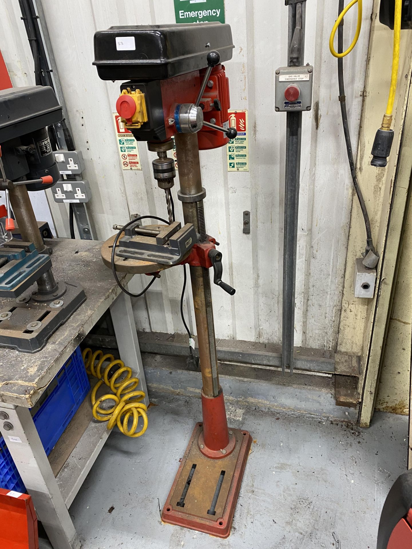 Sealey GDM1-40FX pillar drill with 12 spindle speeds, from 210-2580 R.P.M, with 16mm drill check.