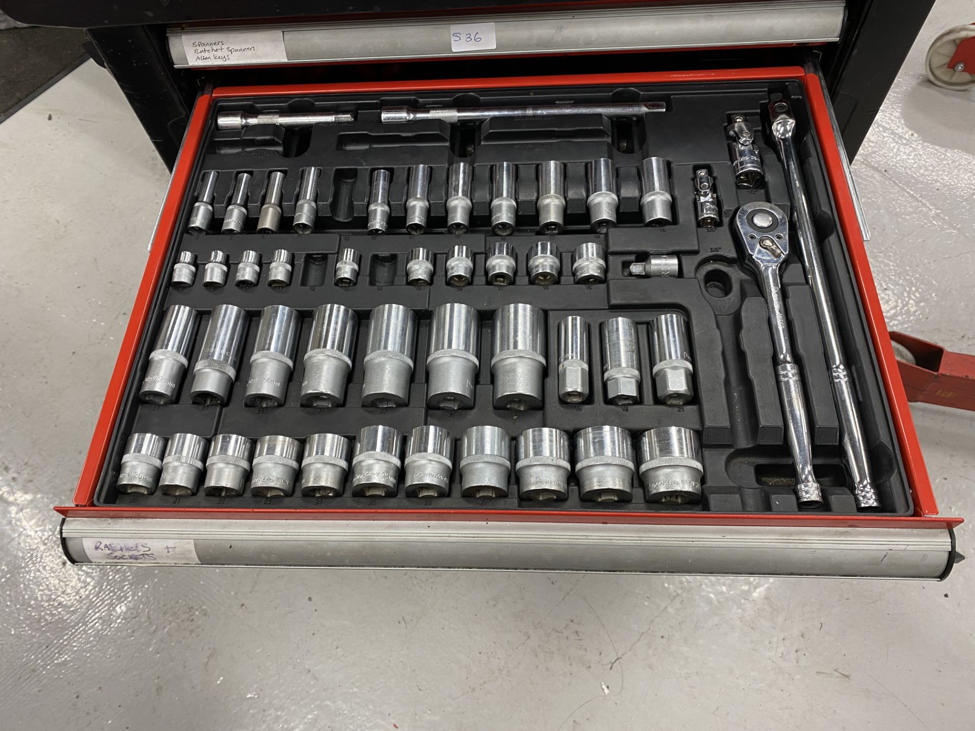 Sealey 10 drawer mobile toolbox including the following tools, rings and open ended spanners 7mm- - Image 3 of 11