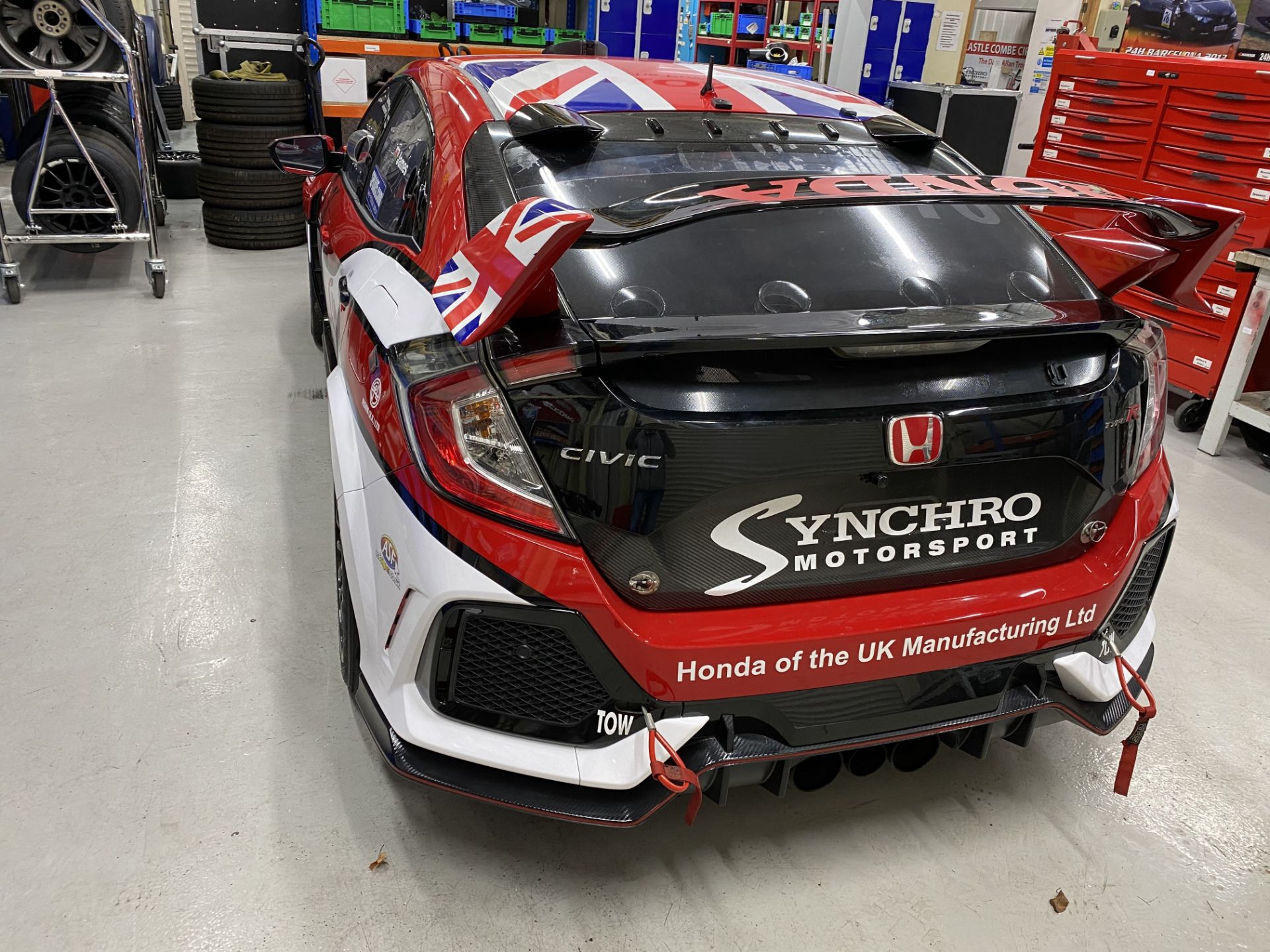 Honda Civic Endurance 20L FK8 type R left hand drive racing car, red and black paint finish, 2018 - Bild 7 aus 93